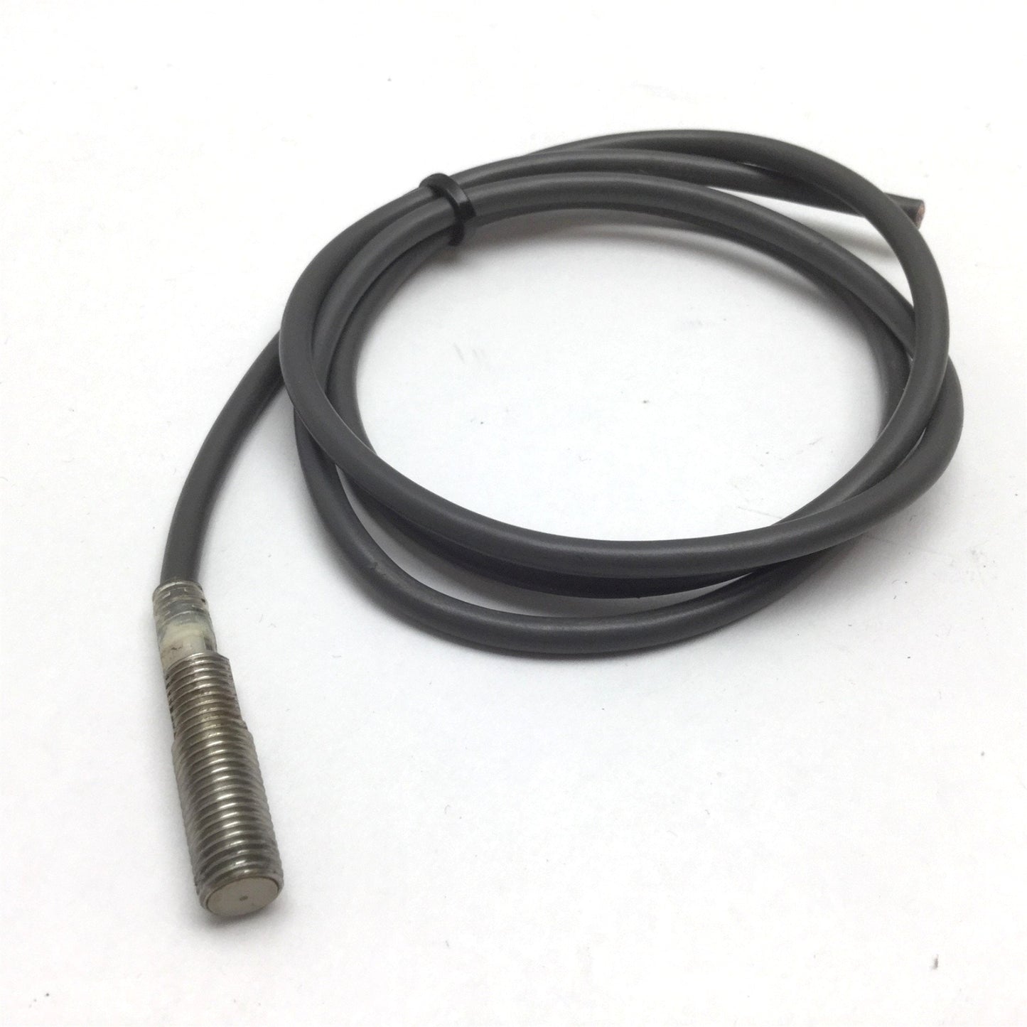 Used Omron E2E-X1R5E1 Proximity Sensor, Range: 1.5mm, Voltage: 12-24VDC, M8x1