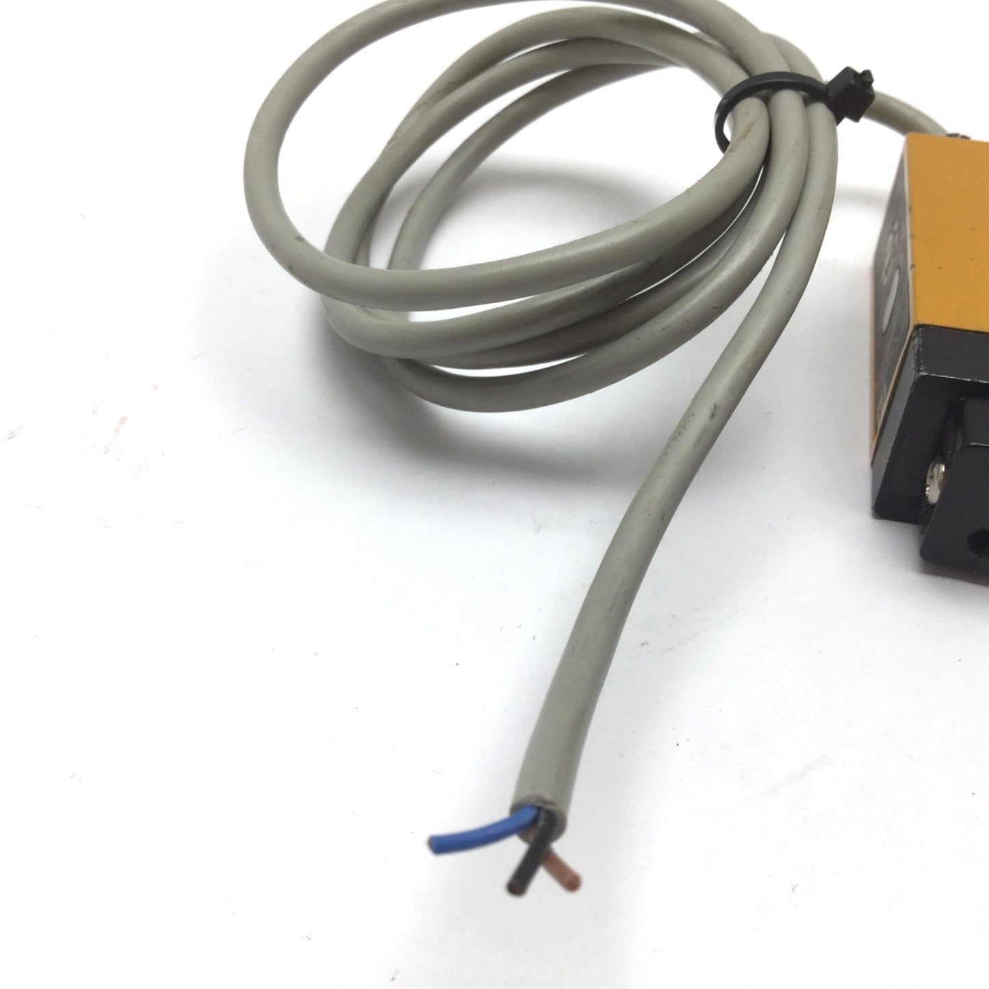 Used Omron E3S-X3CE4 Photoelectric Sensor, Supply: 12-24VDC, Output: NPN 80mA Max