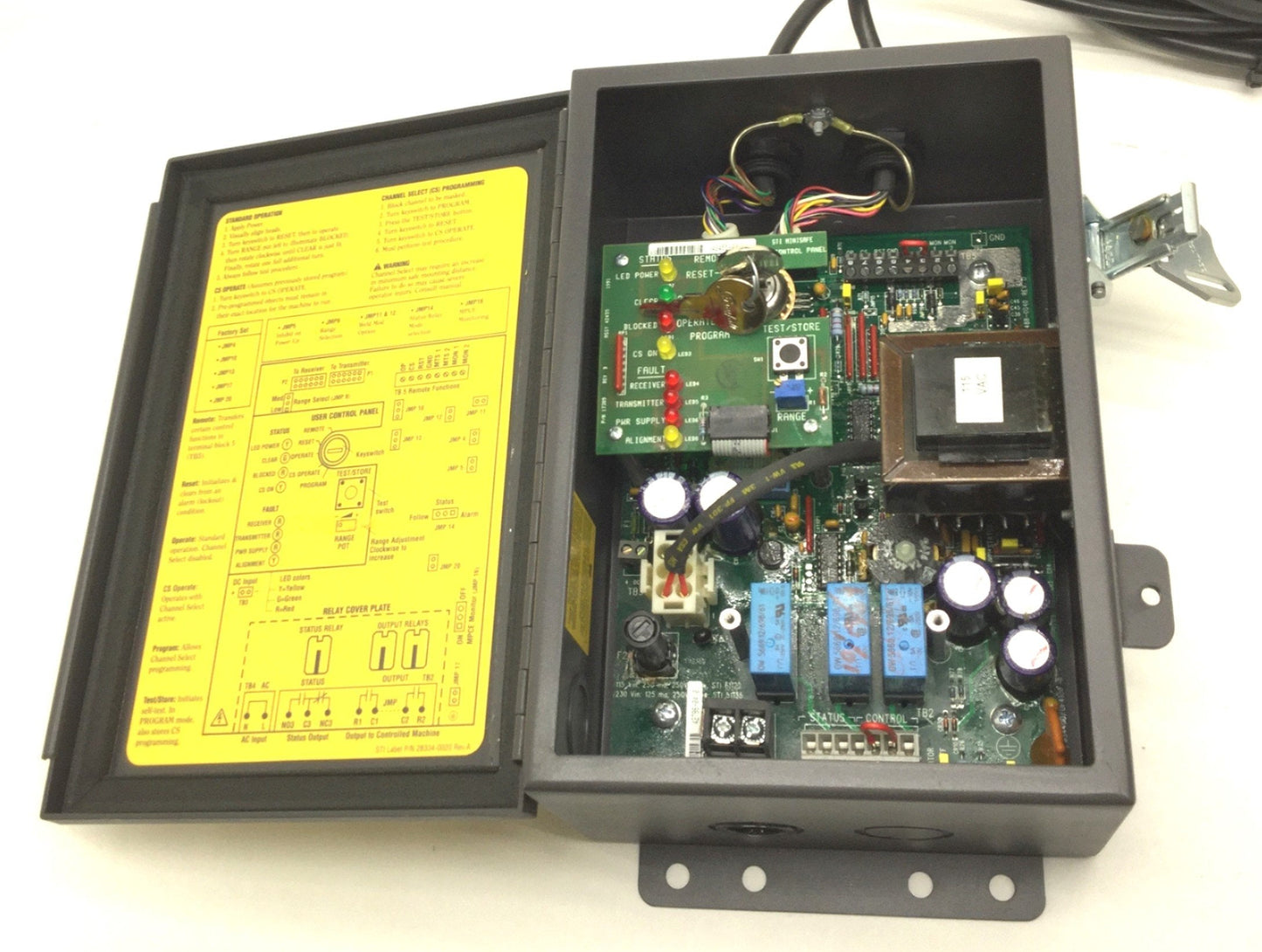 Used STI MiniSafe-B/FlexSafe 4300B-2 MS43-B2-AC1-W Light Curtain Controller w/Cables