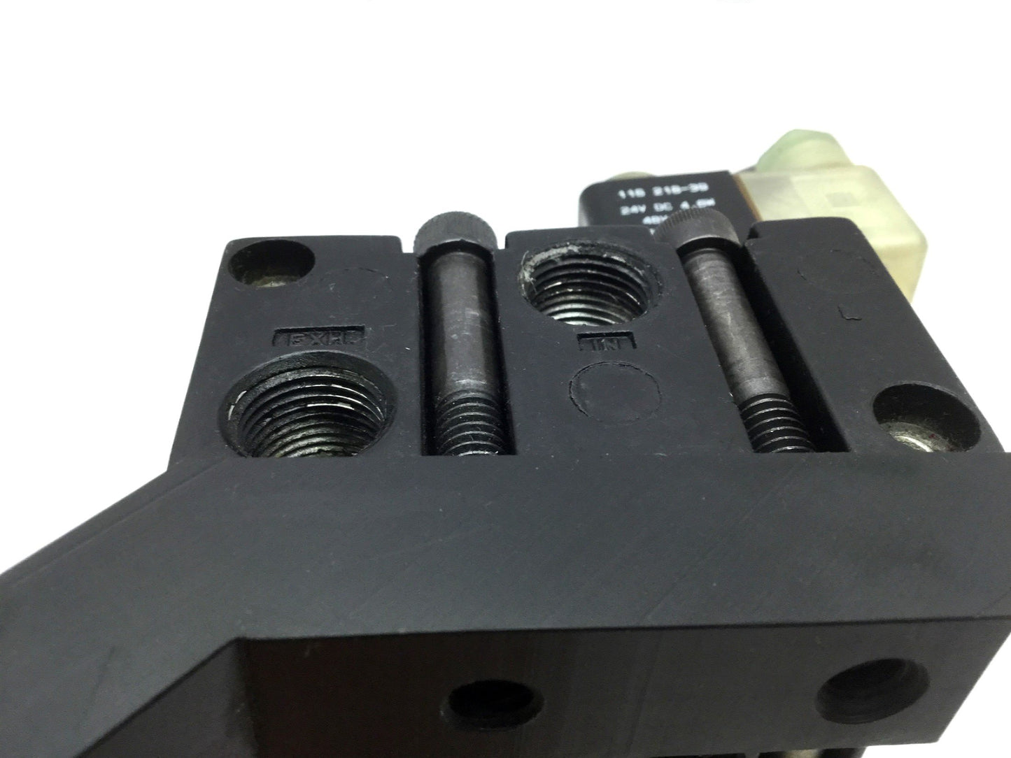 Used Lot of 4 Aro A222SS-024-D Solenoid Air Valve 2-Pos 4-Way 1/4 NPT 24VDC