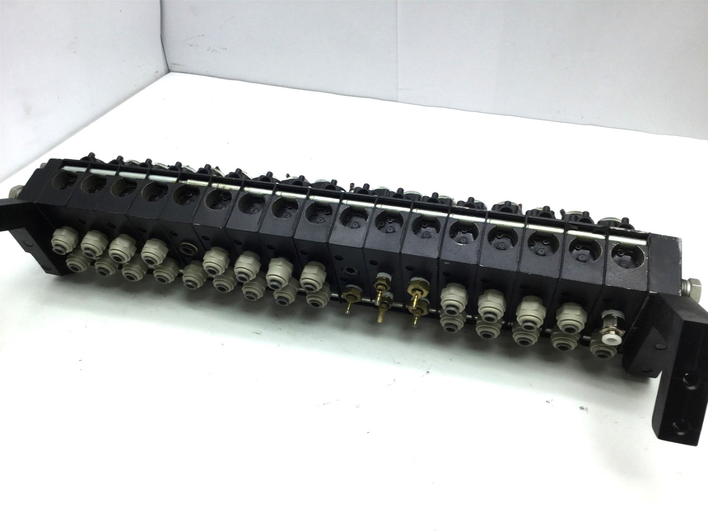 Used 16x Aro A222SS-024-D 1x A222SS-000 Solenoid Air Valve 2-Position 4-Way 1/4 NPT