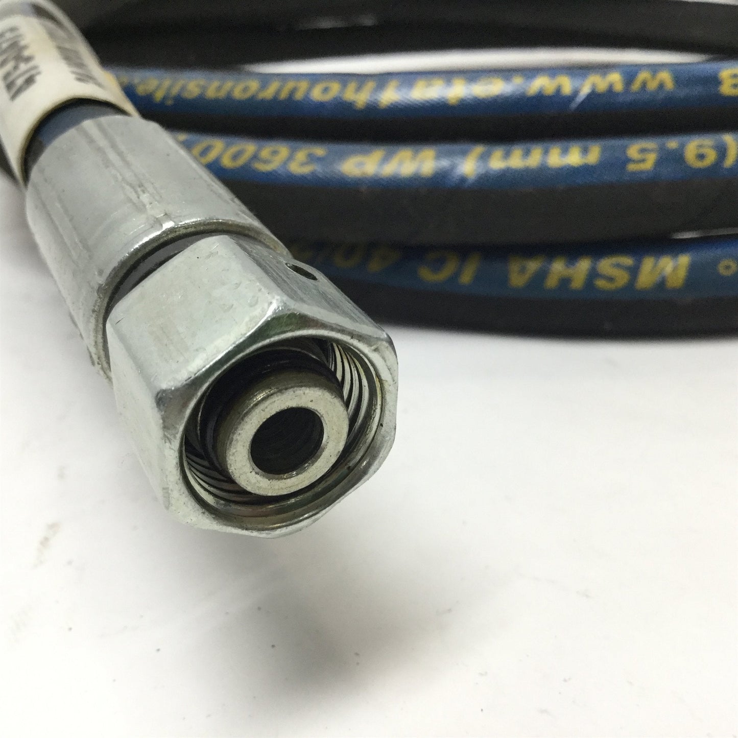 New – Open box Pirtek PFMU25-06 3/8" Braided Rubber Hydraulic Hose 3600psi, 12ft Long, G3/8