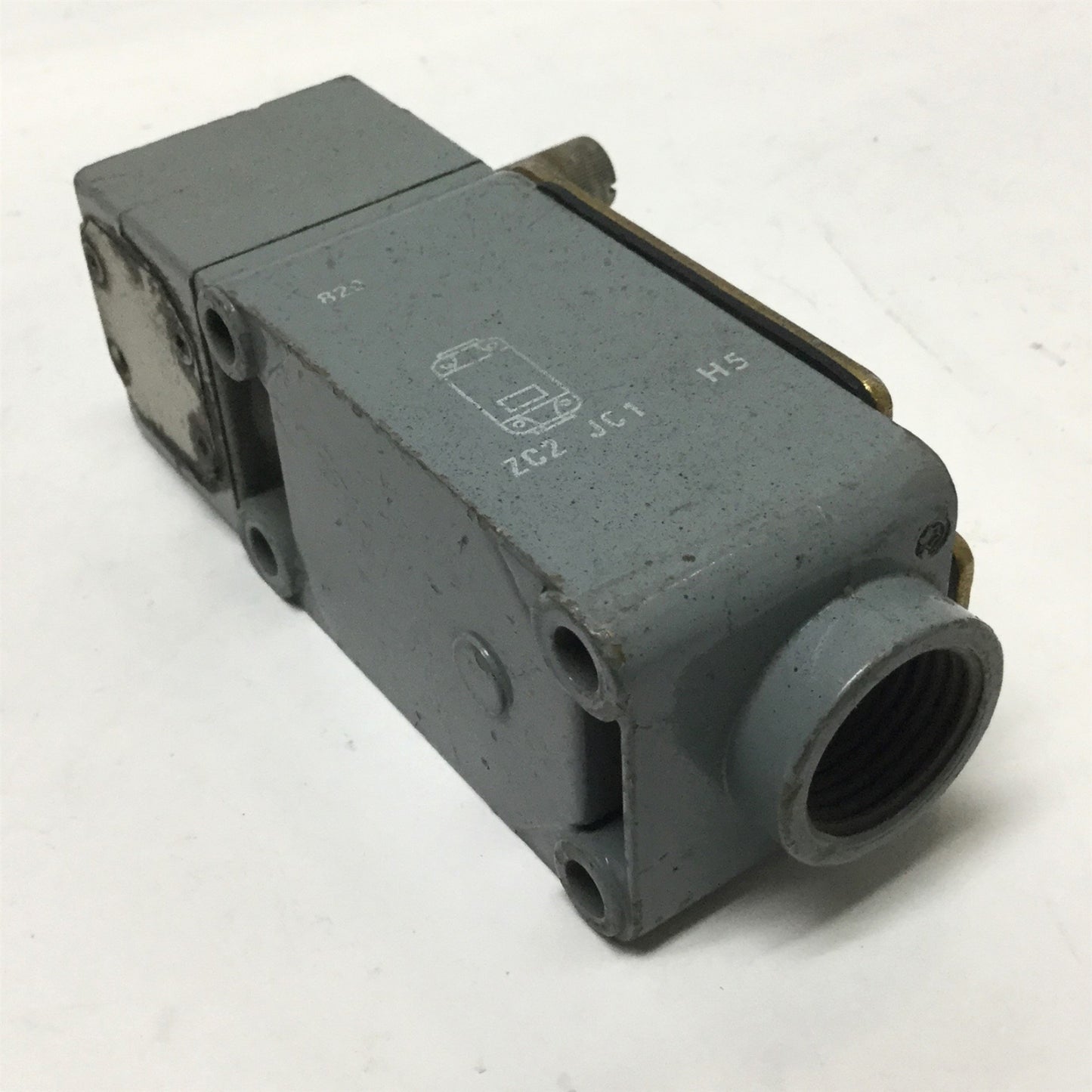 Used Telemecanique XC2-JC OsiSense Limit Switch, Rotary Operator, 1NO-1NC, 250VAC