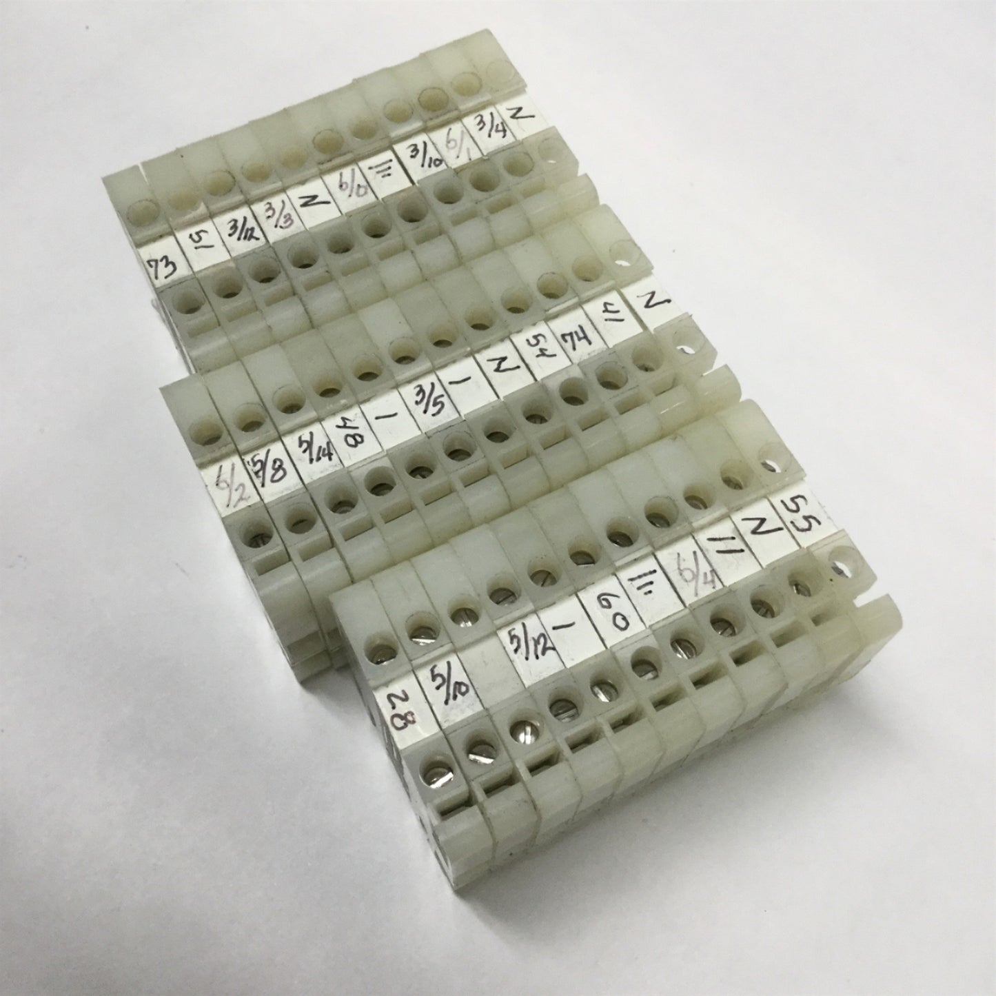 Used Lot of 34 Allen Bradley 1492-H1 Finger Safe Terminal Blocks, 30A 600V, DIN Mount