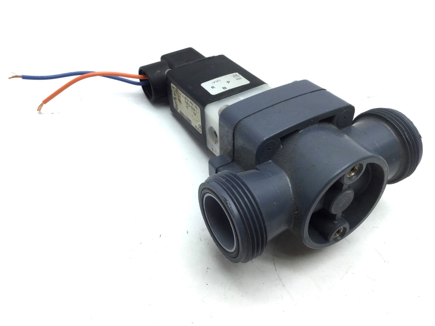 Used Burkert 0142 00042008 Solenoid Valve, 24VDC, 5W, 72.52-87.02 PSI, 1" True Union