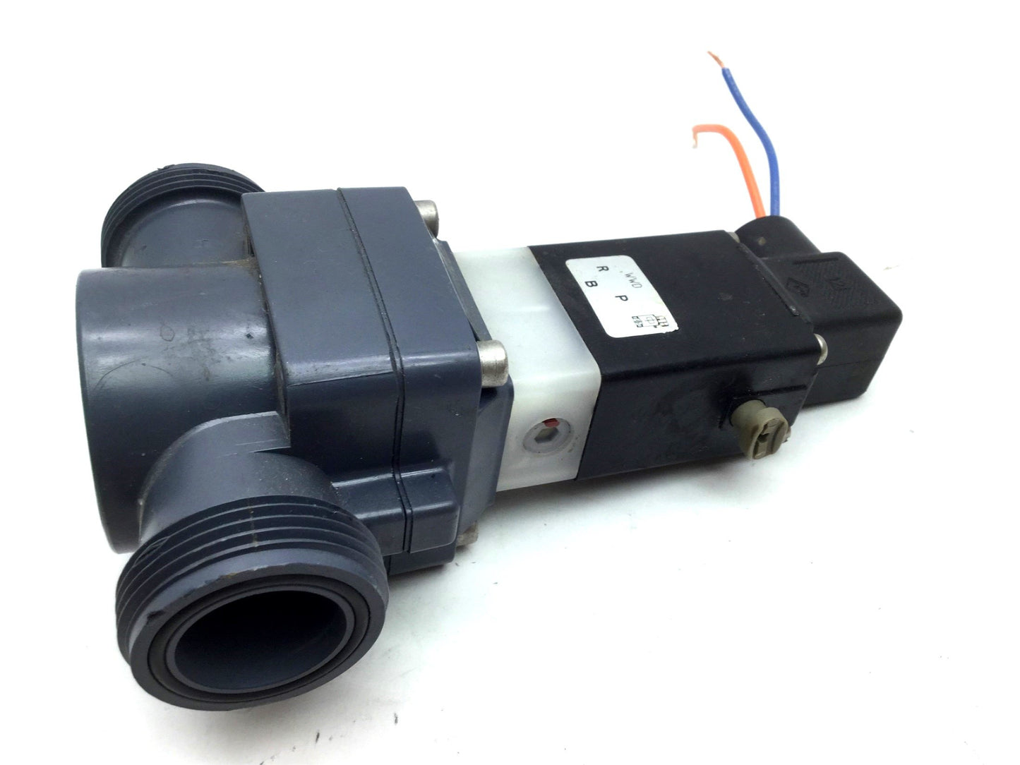 Used Burkert 0142 00042008 Solenoid Valve, 24VDC, 5W, 72.52-87.02 PSI, 1" True Union