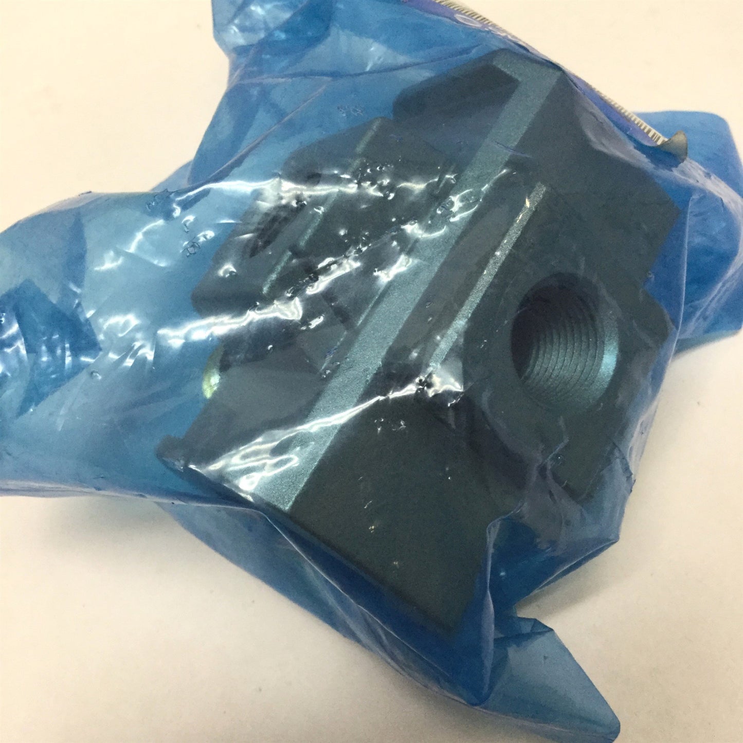 New SMC Y54-03-X512 Modular Unit Cross Spacer, 6-Way, Rc 3/8" x Rc 3/4" for AC40-06