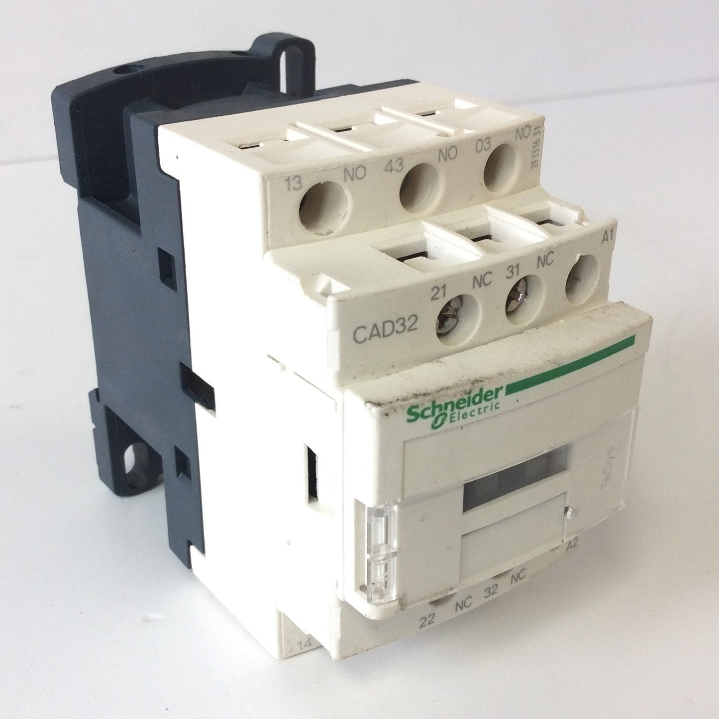 New – Open box Schneider Electric CAD32 Control Relay Contactor 120VAC Coil 50/60Hz 10A 3NO 2NC