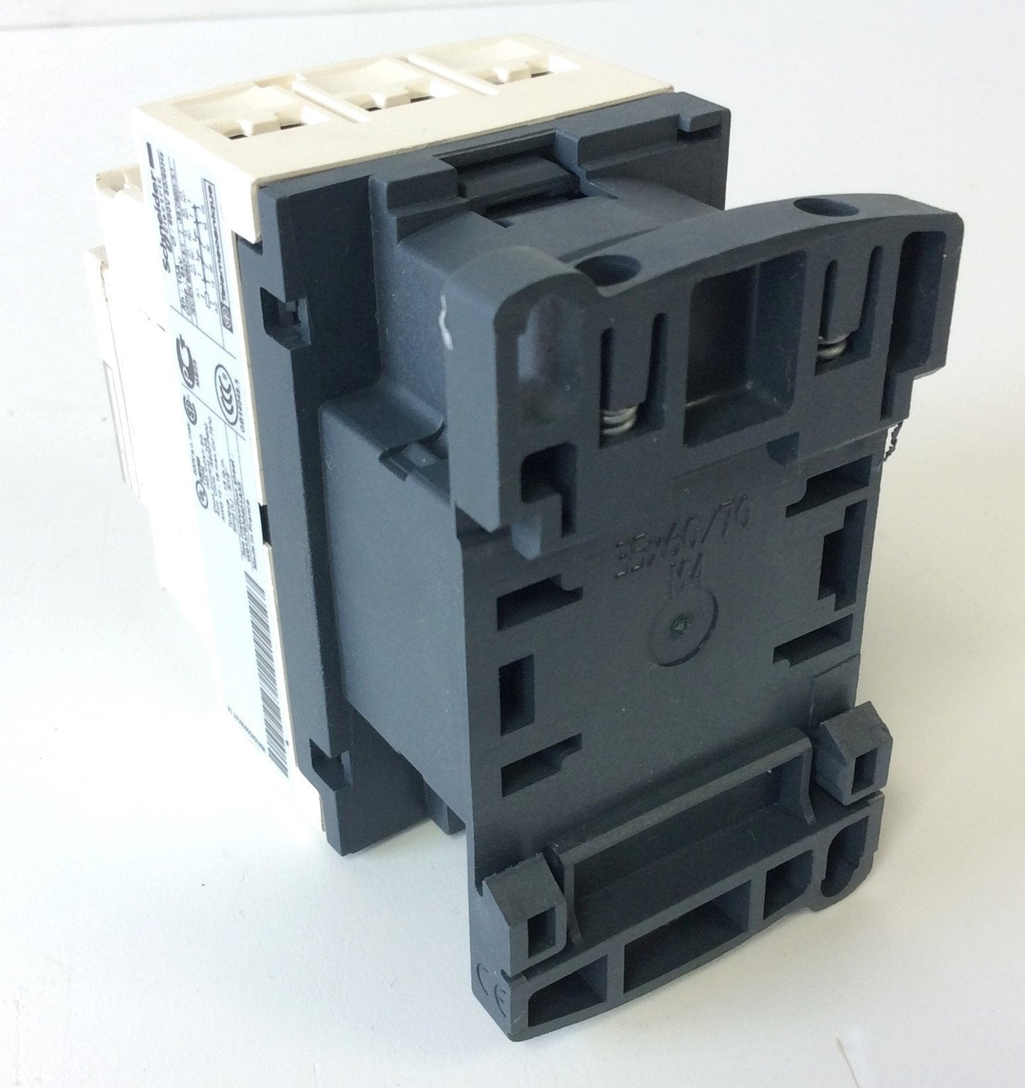New – Open box Schneider Electric CAD32 Control Relay Contactor 120VAC Coil 50/60Hz 10A 3NO 2NC