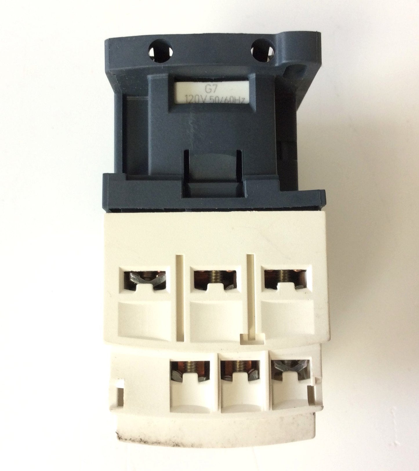 New – Open box Schneider Electric CAD32 Control Relay Contactor 120VAC Coil 50/60Hz 10A 3NO 2NC