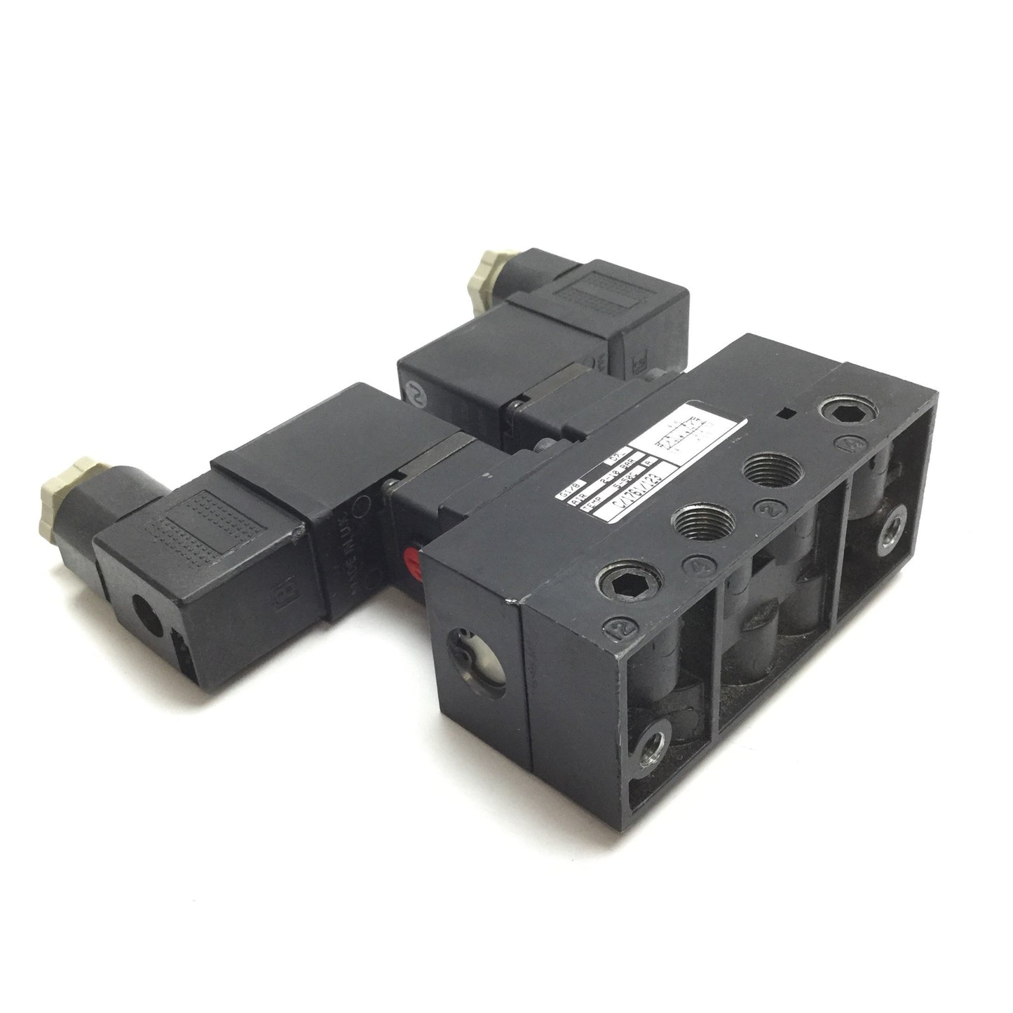 New – Open box Norgren C/1761/123 Dual Solenoid Valve, 2-Position 5-Port, 24VAC, G1/8