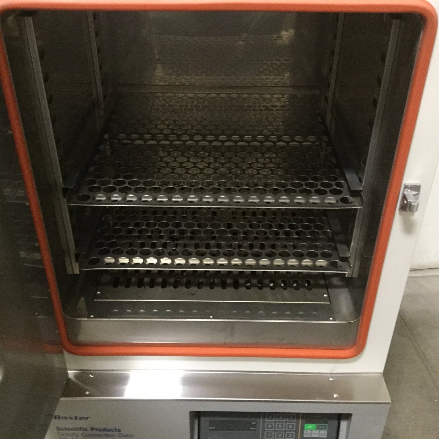 Used Baxter Scientific Products DS-44 Gravity Convection Oven, 17.75"x17.75"x19.25"