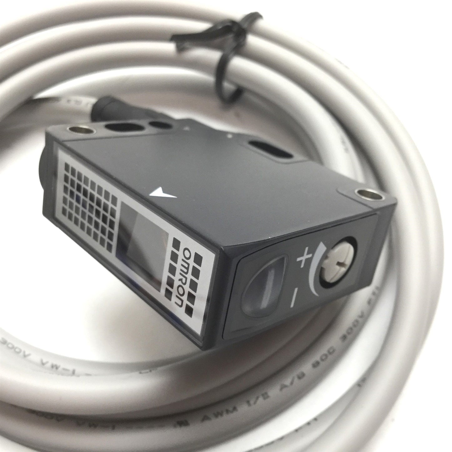 New Omron E3S-DBP12T Photoelectric Sensor, Range: 0.5m, Voltage: 10-30VDC, Cable: 2m