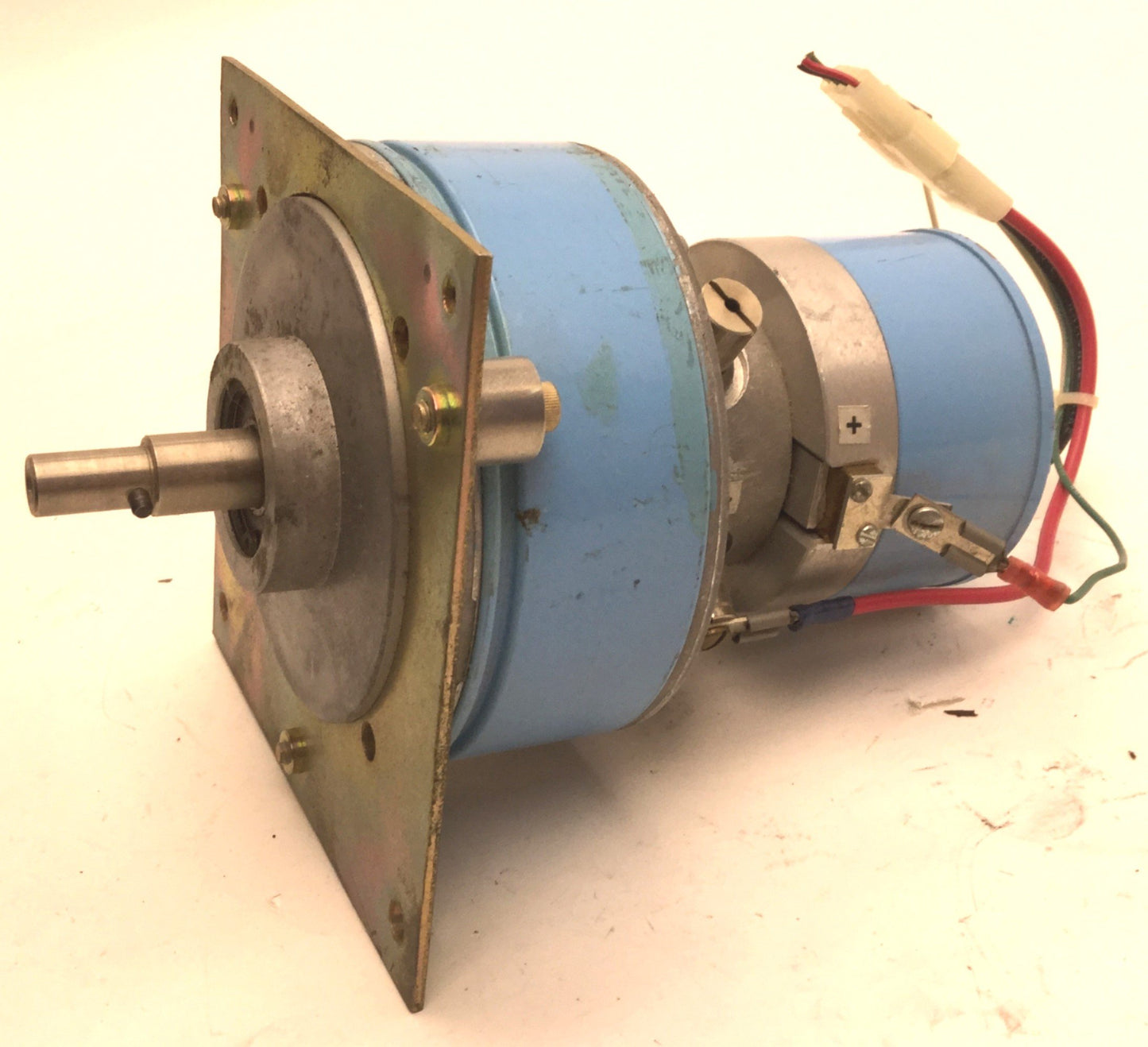 Used Honeywell 33VM82-020-10 Analog Tachometer, 3/8-1/2" Shaft Diameter, 24V, 6.6A