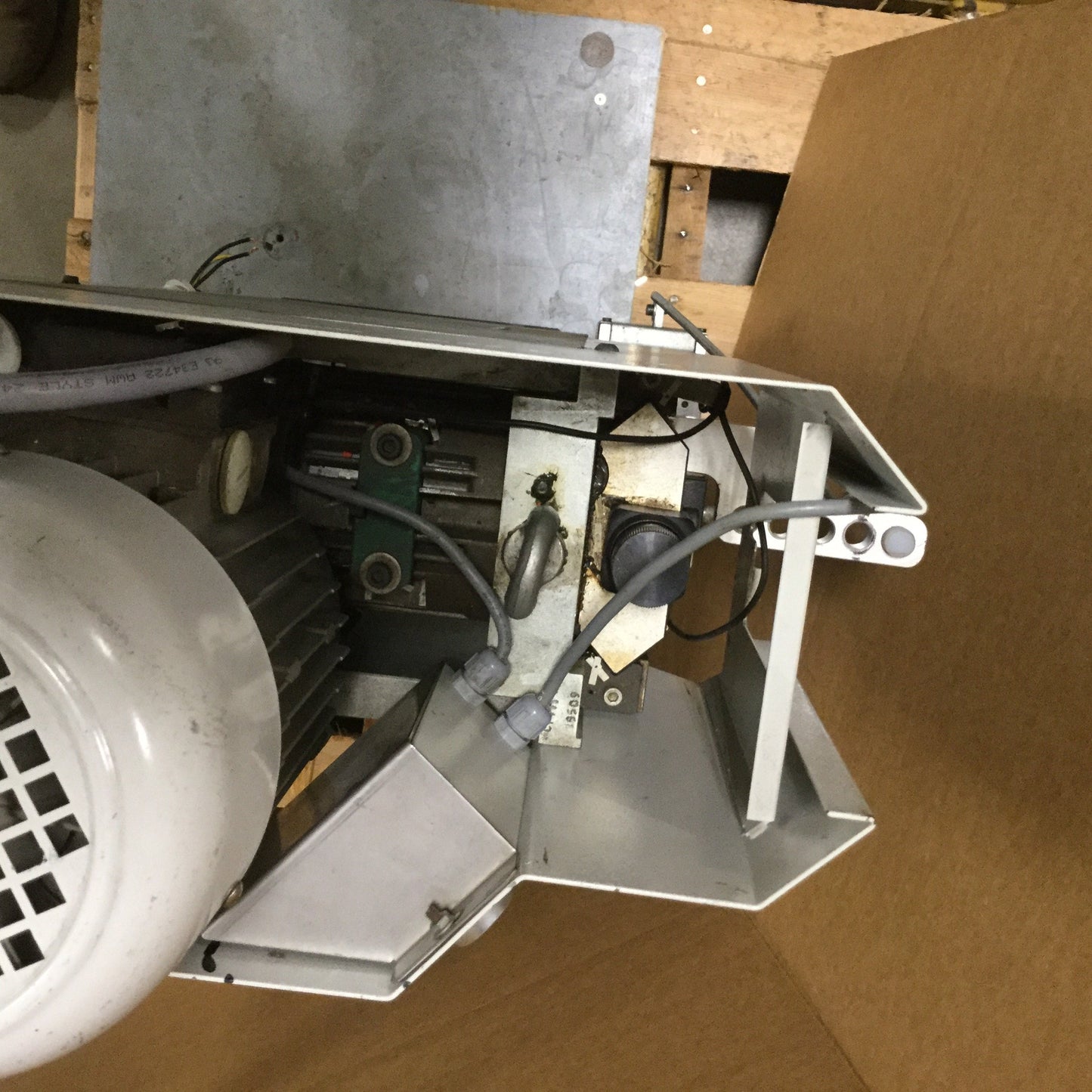 For parts or not working Komax MCI 711 Crimping Press, Power: 230VAC 1-Phase, Force: 20kN 4500 lbf