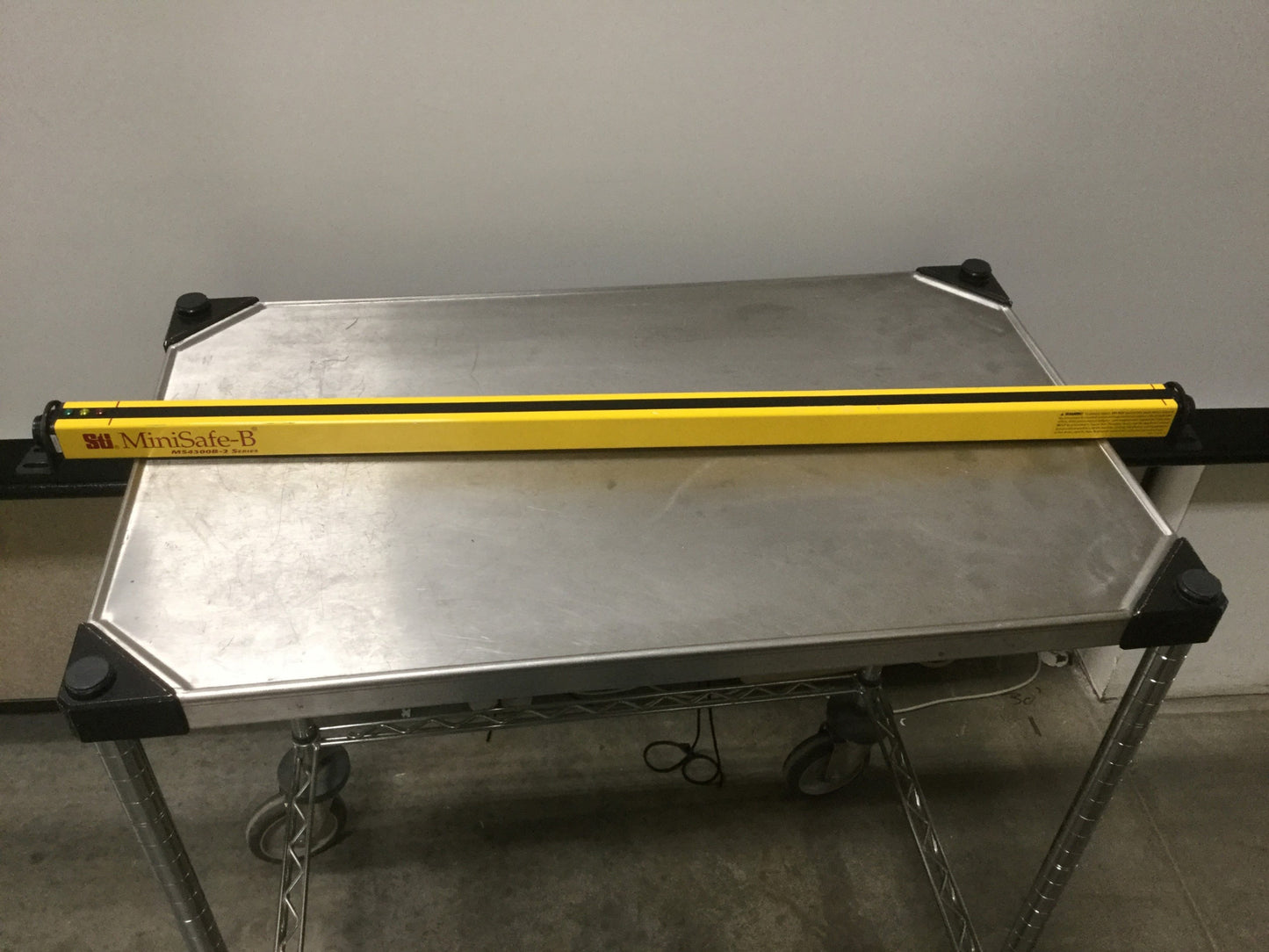 For parts or not working STI MiniSafe-B MS4332BR RCVR L: 32" Light Curtain Receiver MS4300-B *Parts