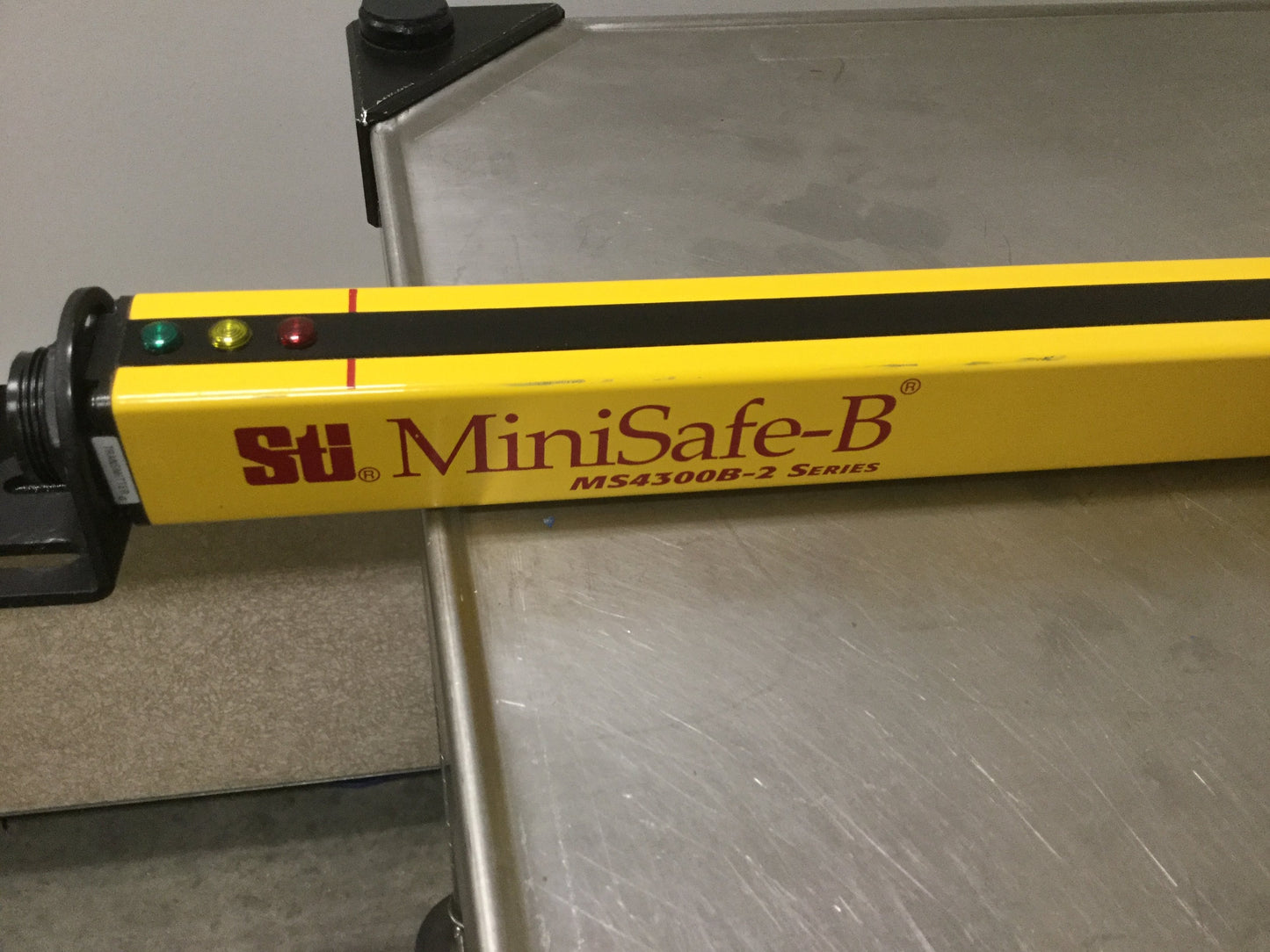 For parts or not working STI MiniSafe-B MS4332BR RCVR L: 32" Light Curtain Receiver MS4300-B *Parts