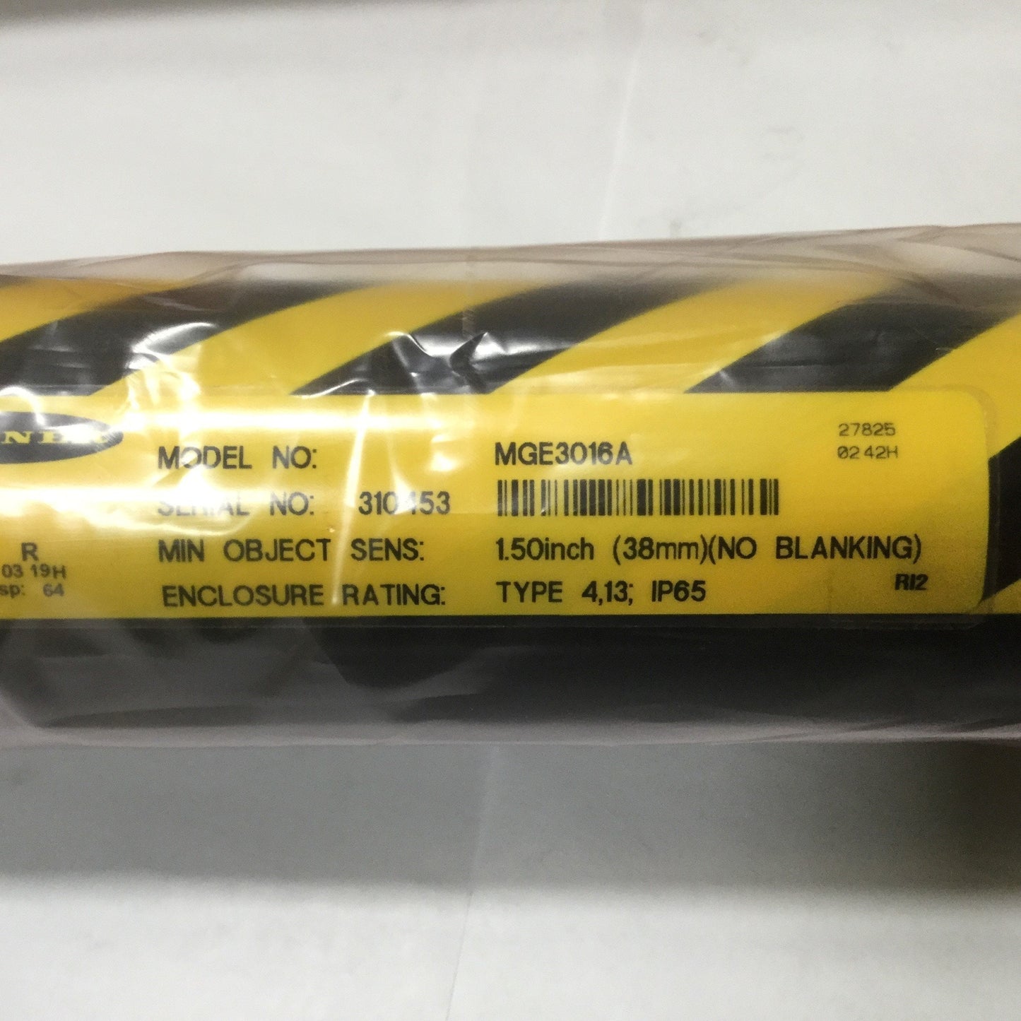 New Banner Engineering MGE3016A Machine Guard Light Curtain Emitter, Length: 30"