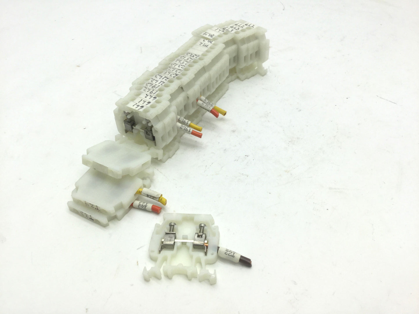 Used Lot of 28 Allen Bradley 1492-HM1 Terminal Blocks White 30-12 AWG 600V AC/DC 30A