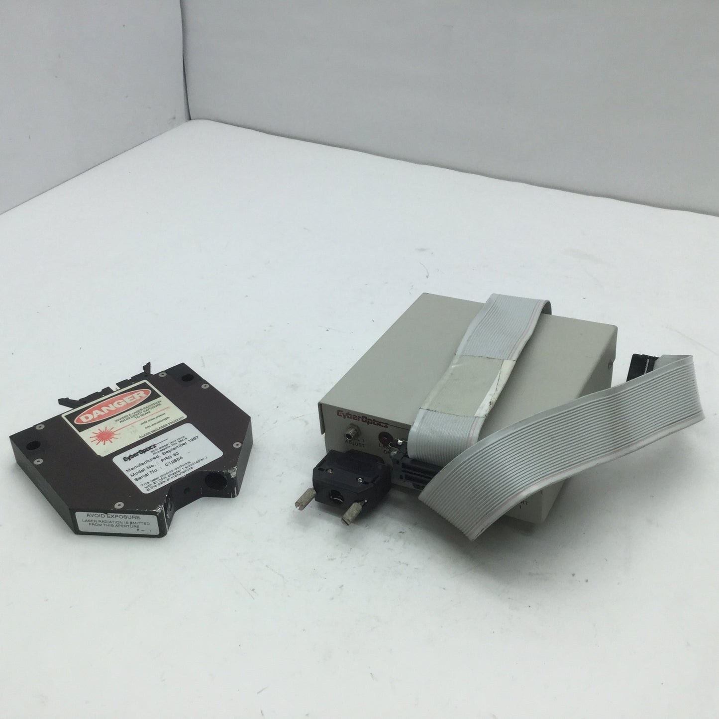 Used Cyberoptics 6601000 Controller & PRS 30 Laser Emitter Detector 750 nm 2.4 mW