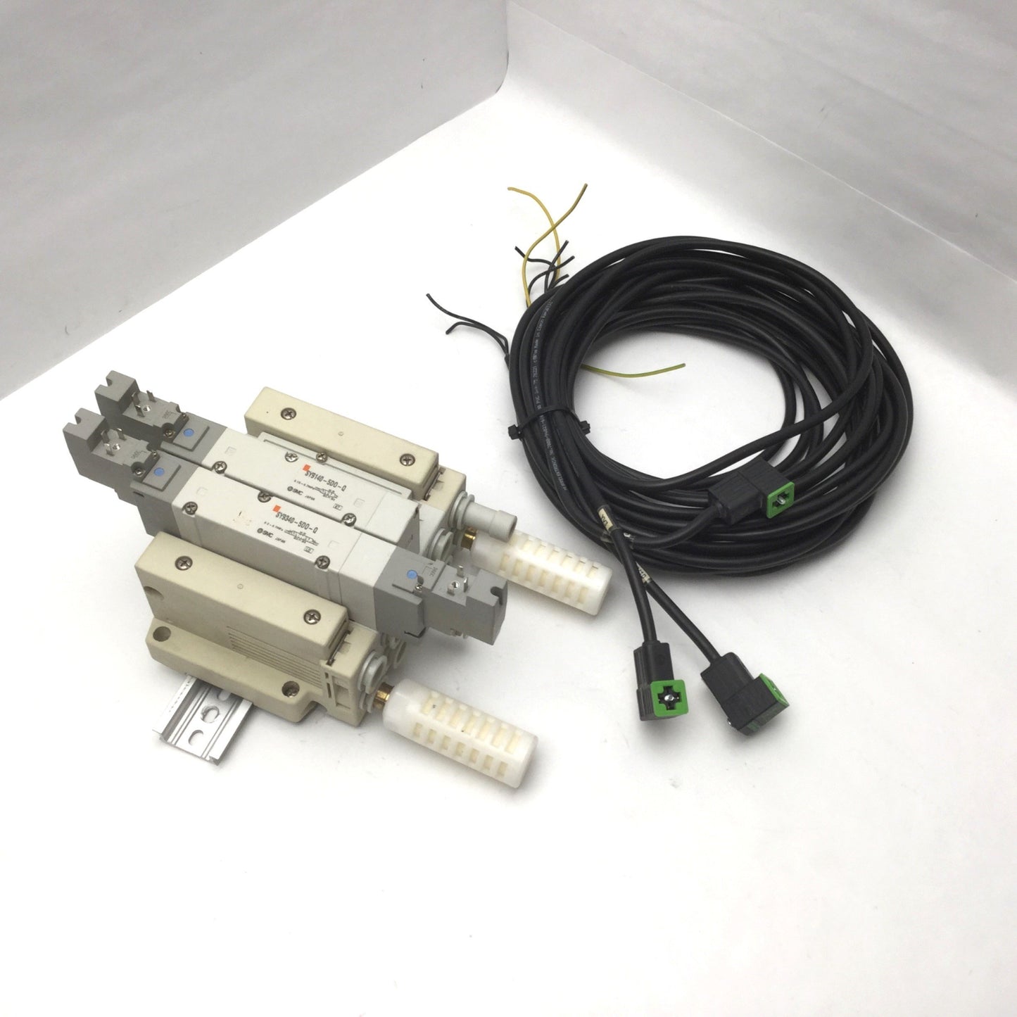 Used Bank Of SMC SY9140-5D0-Q and SY9340-5D0-Q 5 Port Solenoid Valves 24VDC 0.7MPa