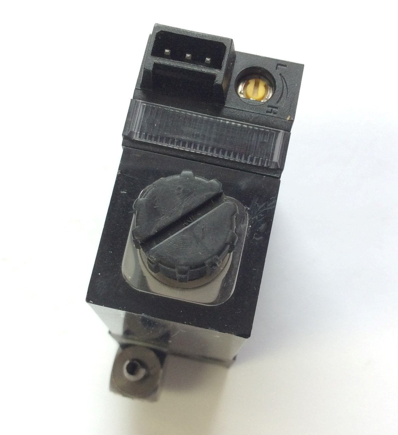 Used Lot of 3 SMC ZSE2-0X Vacuum Switch 12-24VDC, Output: 80mA Max, Pressure -760mmHg