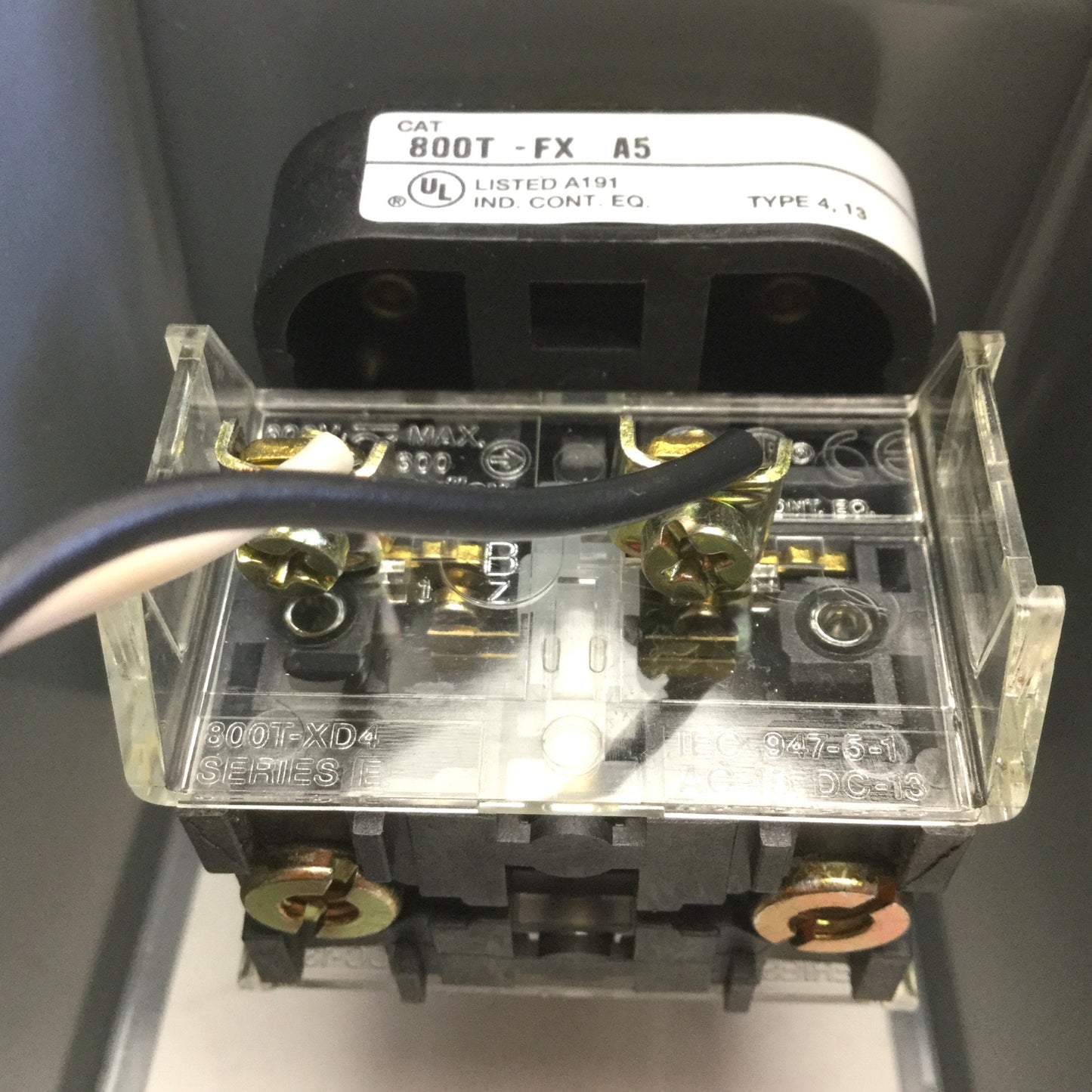 Used Allen-Bradley 800H-1HZ E-Stop Enclosure, w/800T-FXT Switch & 800T-XD4 Contacts