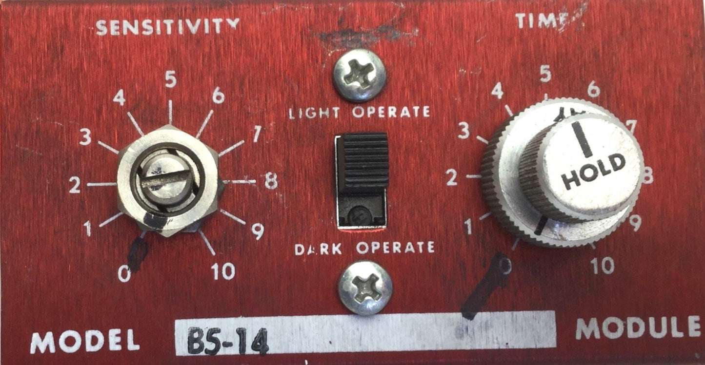 Used Banner B5-14 Photoelectric Amplifier Sensor Logic Plug Module, Out: 15VDC