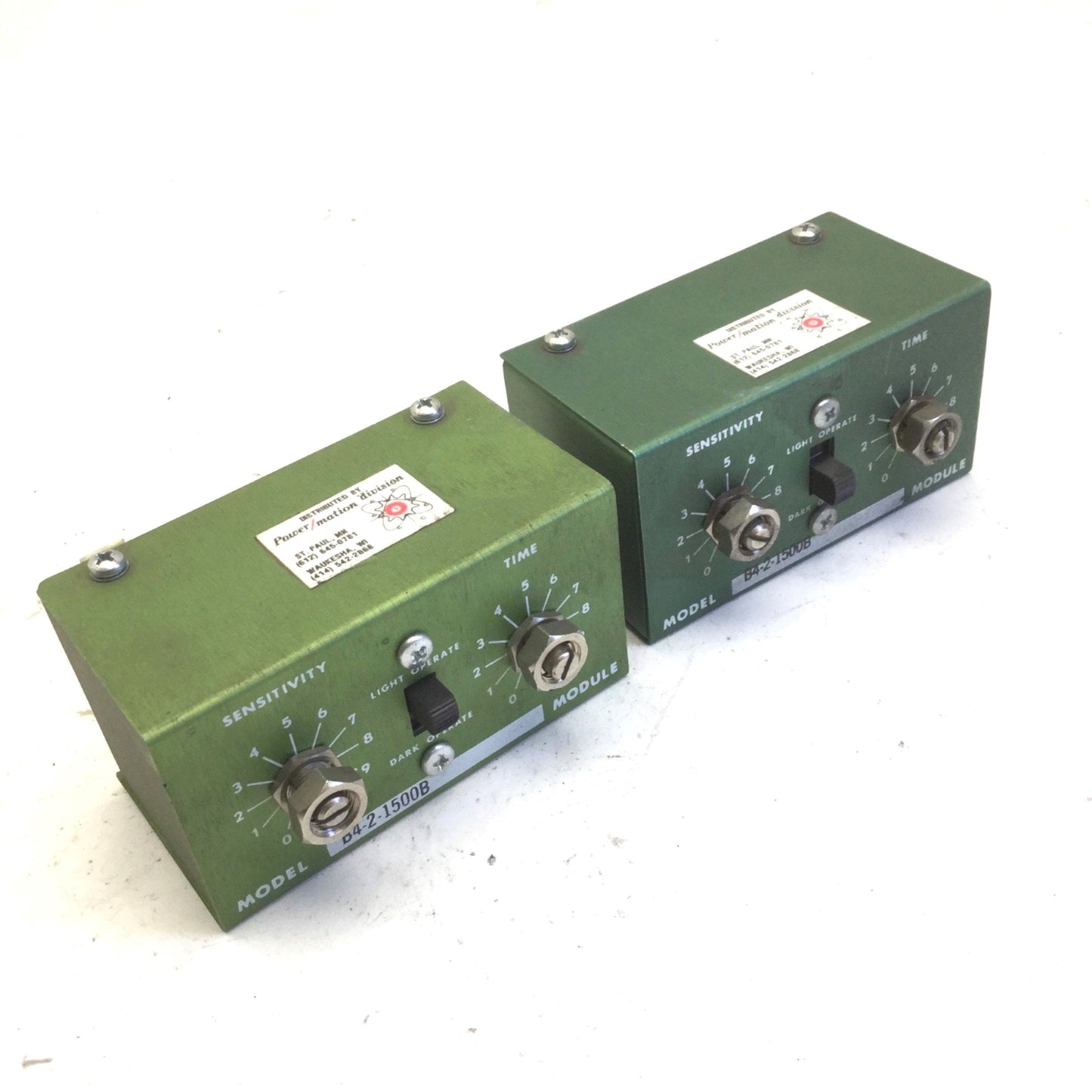 Used Lot of 2 Banner B4-2-1500B Photoelectric Amplifier Sensor Logic Plug Module