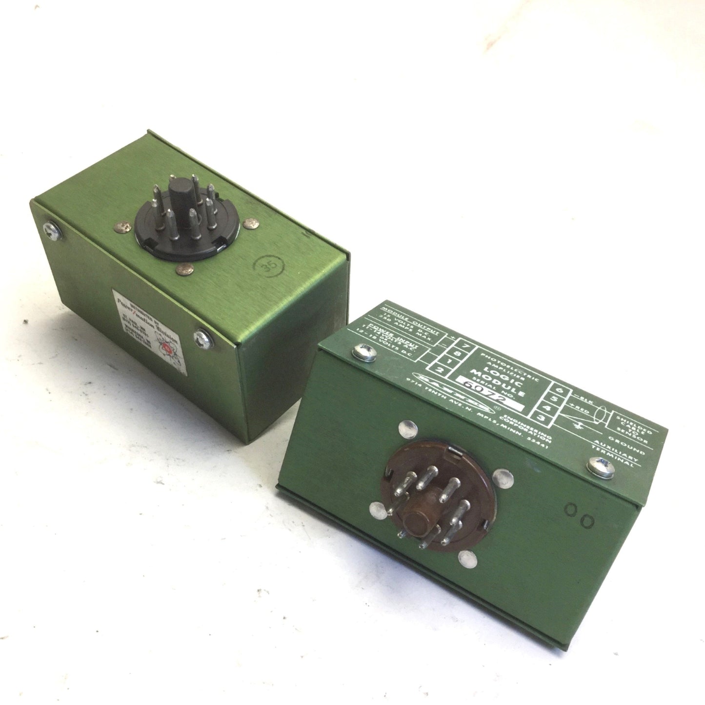Used Lot of 2 Banner B4-2-1500B Photoelectric Amplifier Sensor Logic Plug Module