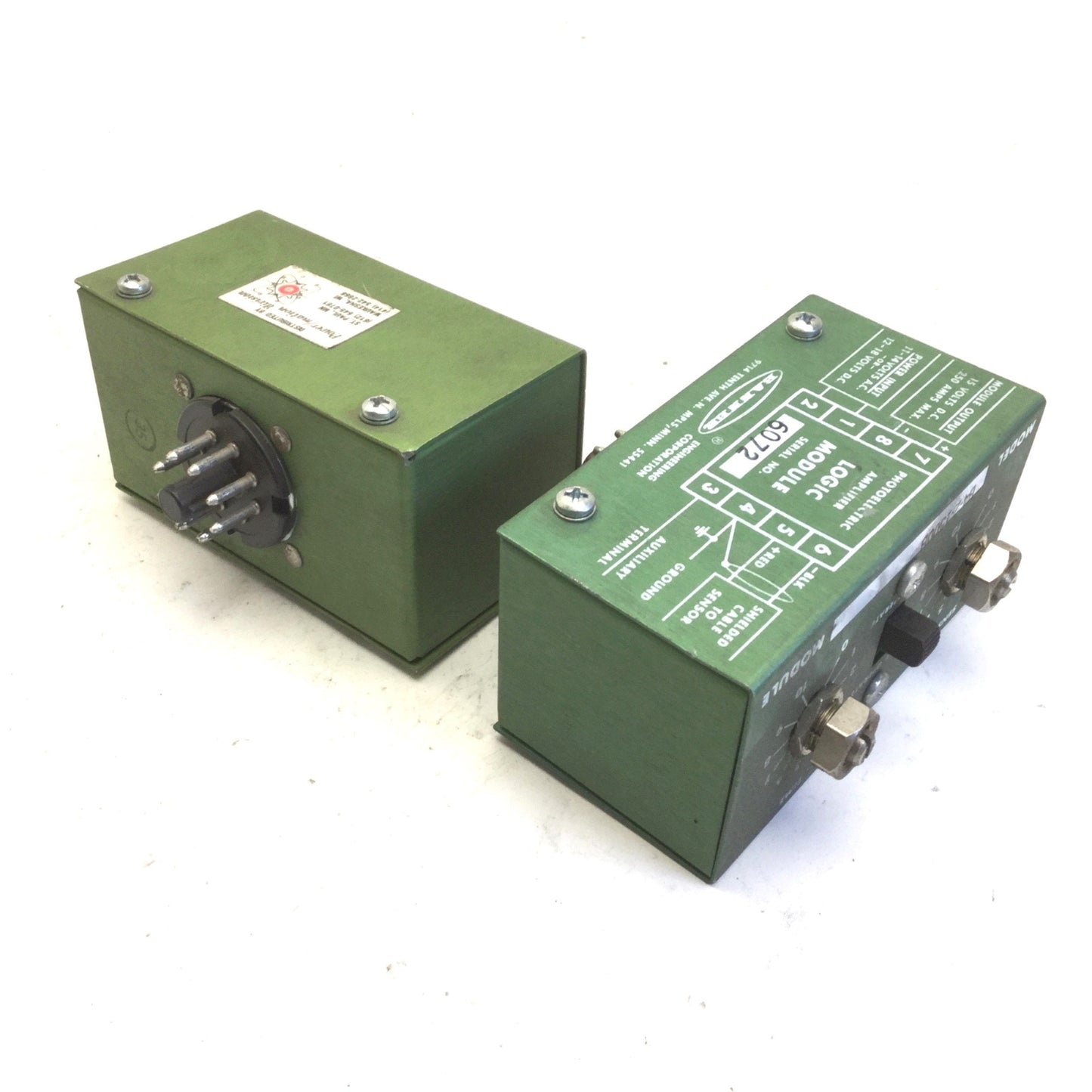 Used Lot of 2 Banner B4-2-1500B Photoelectric Amplifier Sensor Logic Plug Module