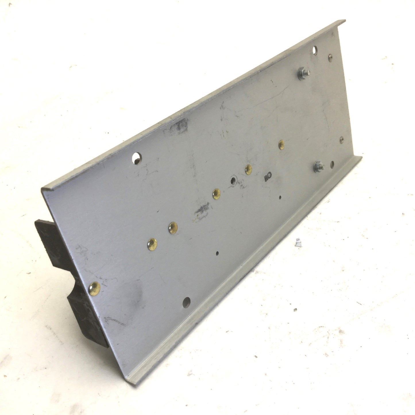 Used Banner BRB-L Relay Control Base, 3 Ports, 8-PIN, Input: 115VAC