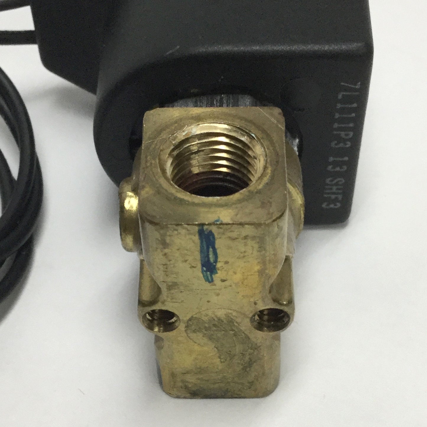 Used Honeywell 7121KBN2GF00 Solenoid Valve, 2-Way NC, 120VAC Coil, 1/4" NPT, 1000psi