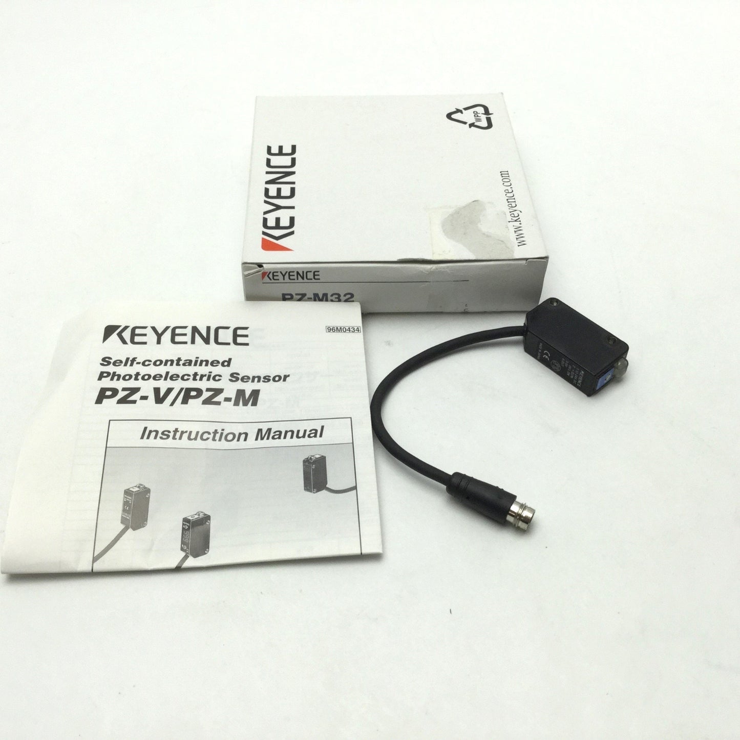 New Keyence PZ-M32 Self Contained Photoelectric Sensor NPN M8 Connector 12-24VDC
