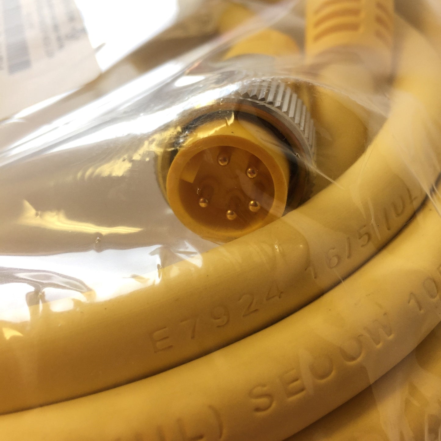 New Mencom MINW-5MFP-12 Cordset Male to Female Straight 5-Pole, 12 Ft, 8A Yellow TPE