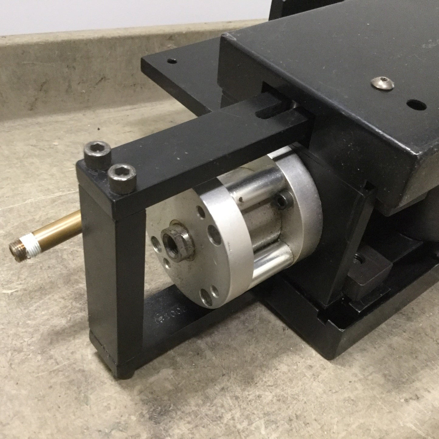 Used Dorner 2100 Series Conveyor Mid Drive, Input: 3/4" Shaft, Belt Width: 2.5"
