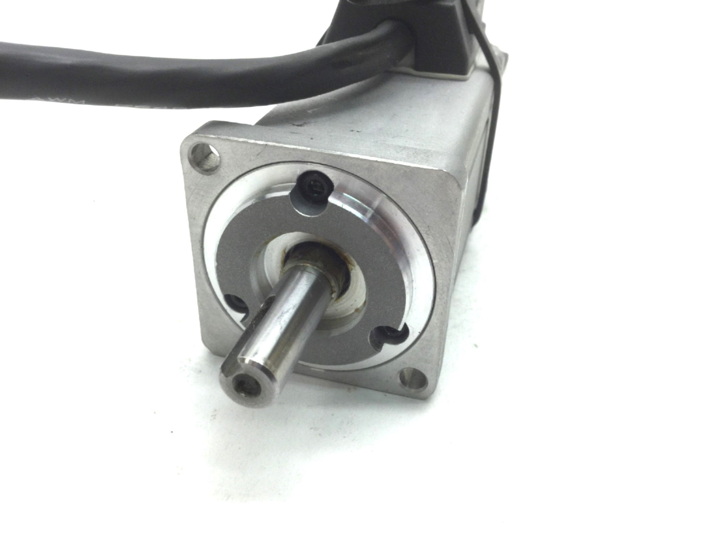 Used Omron R88M-G10030S-S2 AC Servo Motor, 3000RPM 0.32 Nm 3-P 43V for R7D-B Drive