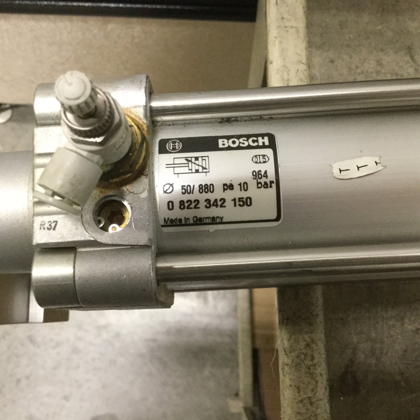 Used Bosch 0822342150 Pneumatic Cylinder, Bore: 50mm, Stroke: 880mm, Ports: 1/8" NPT