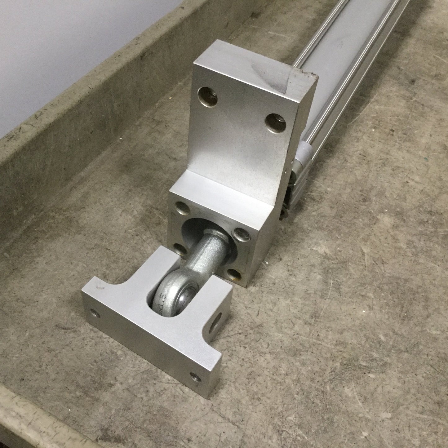 Used Bosch 0822342150 Pneumatic Cylinder, Bore: 50mm, Stroke: 880mm, Ports: 1/8" NPT
