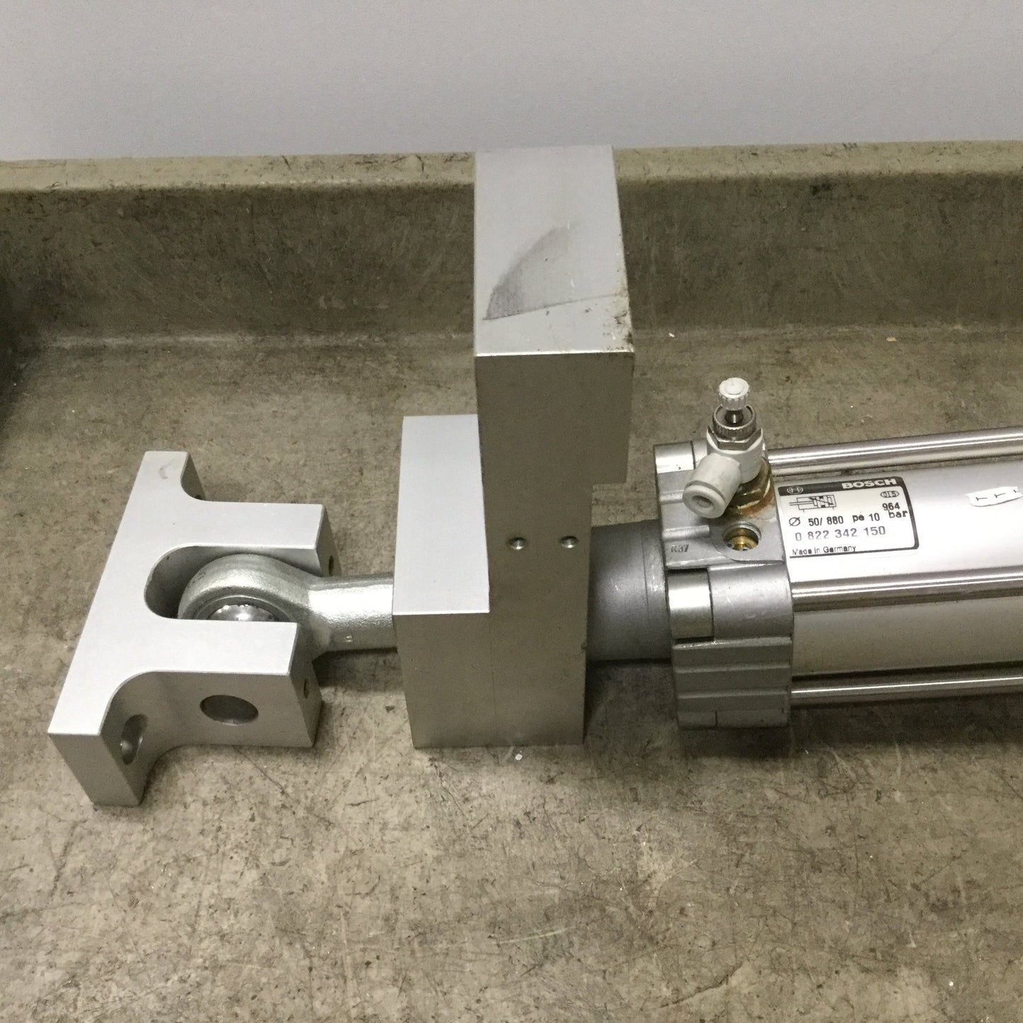 Used Bosch 0822342150 Pneumatic Cylinder, Bore: 50mm, Stroke: 880mm, Ports: 1/8" NPT