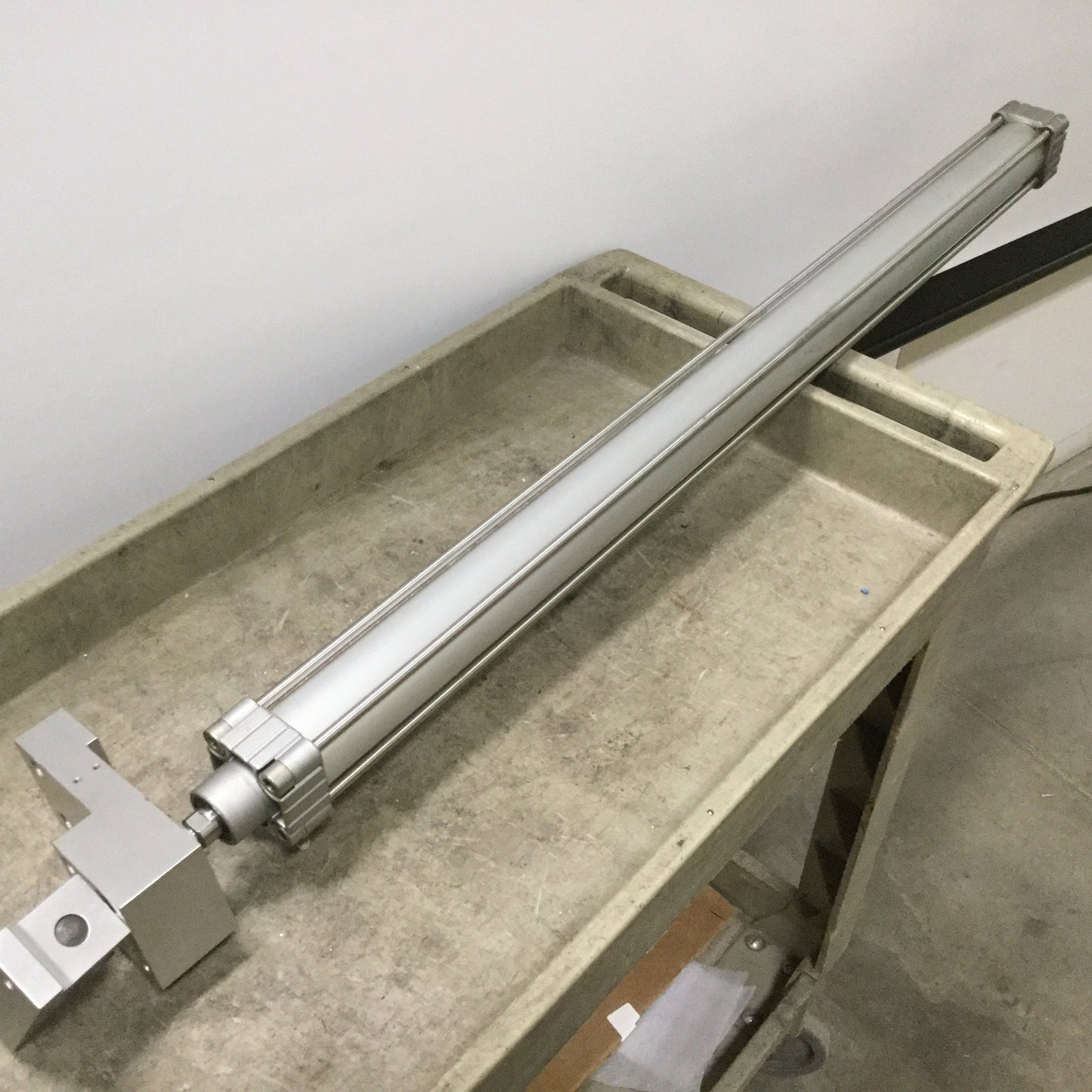 Used Bosch 0822342150 Pneumatic Cylinder, Bore: 50mm, Stroke: 880mm, Ports: 1/8" NPT