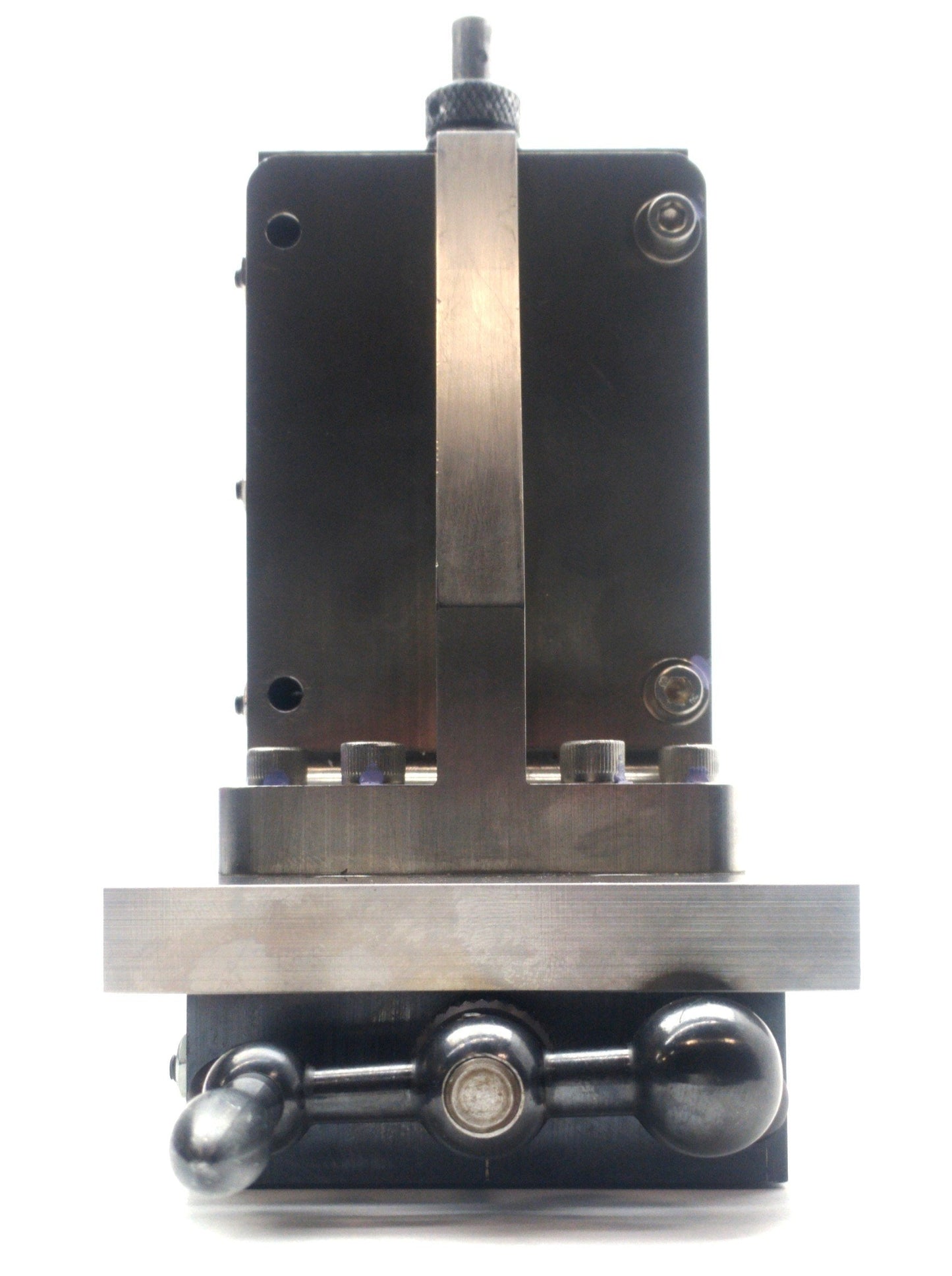 Used 2-Axis Dovetail Manual Positioner 1.5"Travel 40TPI 3 x 3" Stage 7.5 x 6.5 x 3.5"