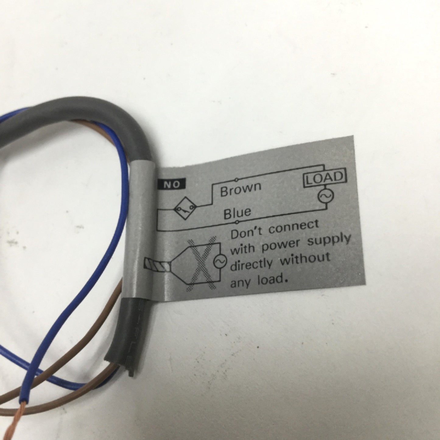 Used Omron E2F-X1R5Y1 Proximity Sensor Switch, NO, 24-240VAC, 1.5mm Sensing Distance