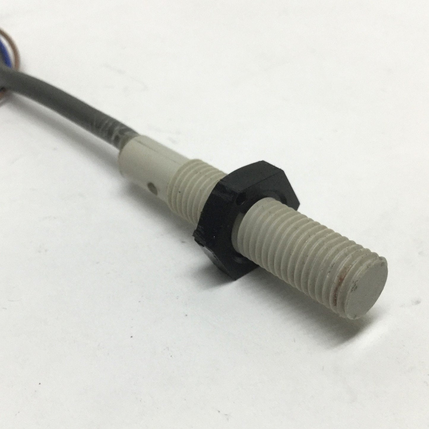 Used Omron E2F-X1R5Y1 Proximity Sensor Switch, NO, 24-240VAC, 1.5mm Sensing Distance
