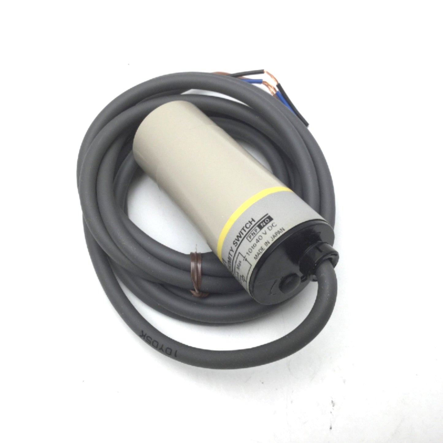 New Other Omron E2K-C25MF1 Capacitive Proximity Sensor, Sense Distance: 25mm, 12-24VDC PNP