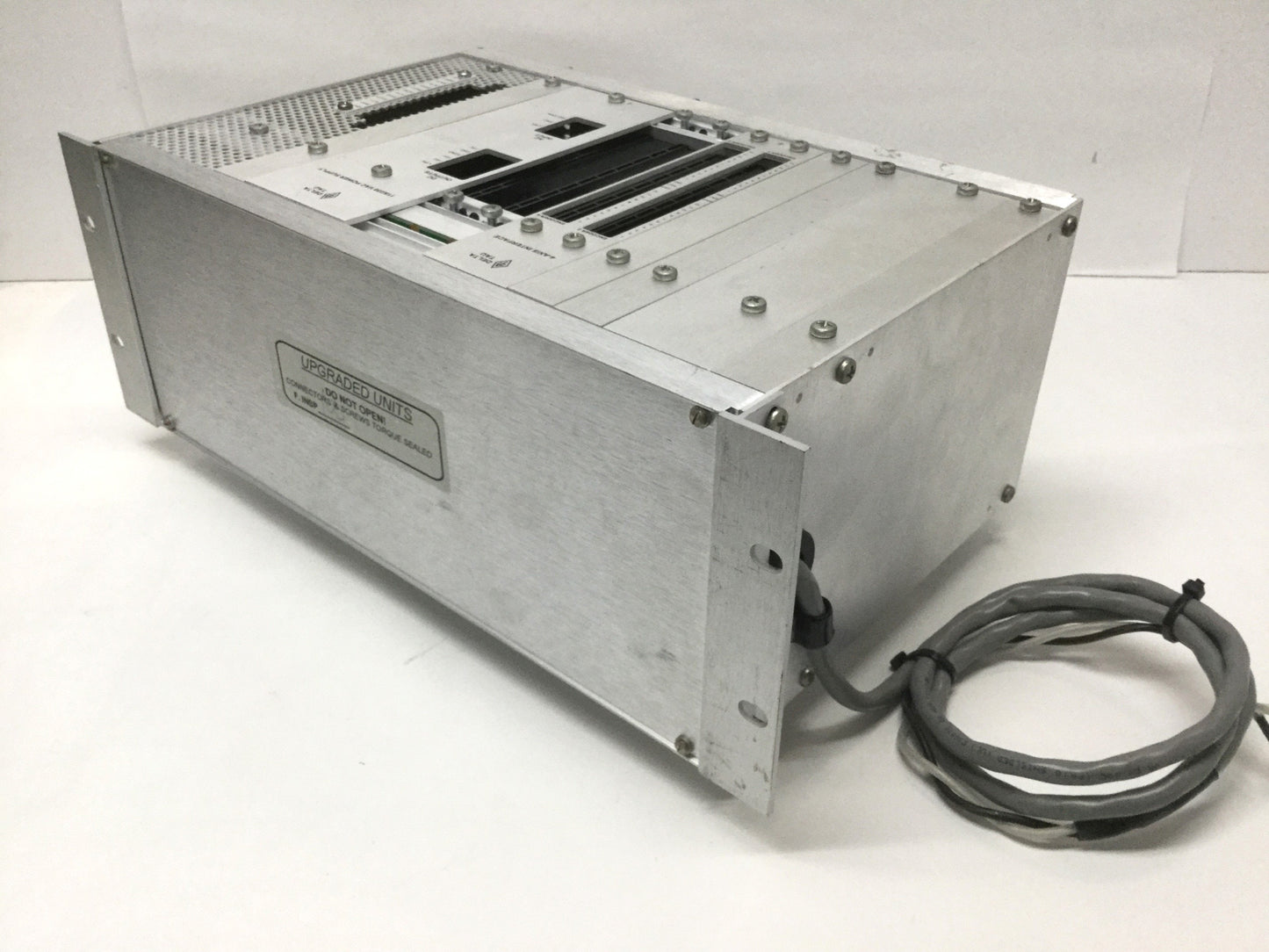 Used Delta Tau UMAC Motion Control 3U Rack Chassis w/Power Supply, 4-Axis Amplifier