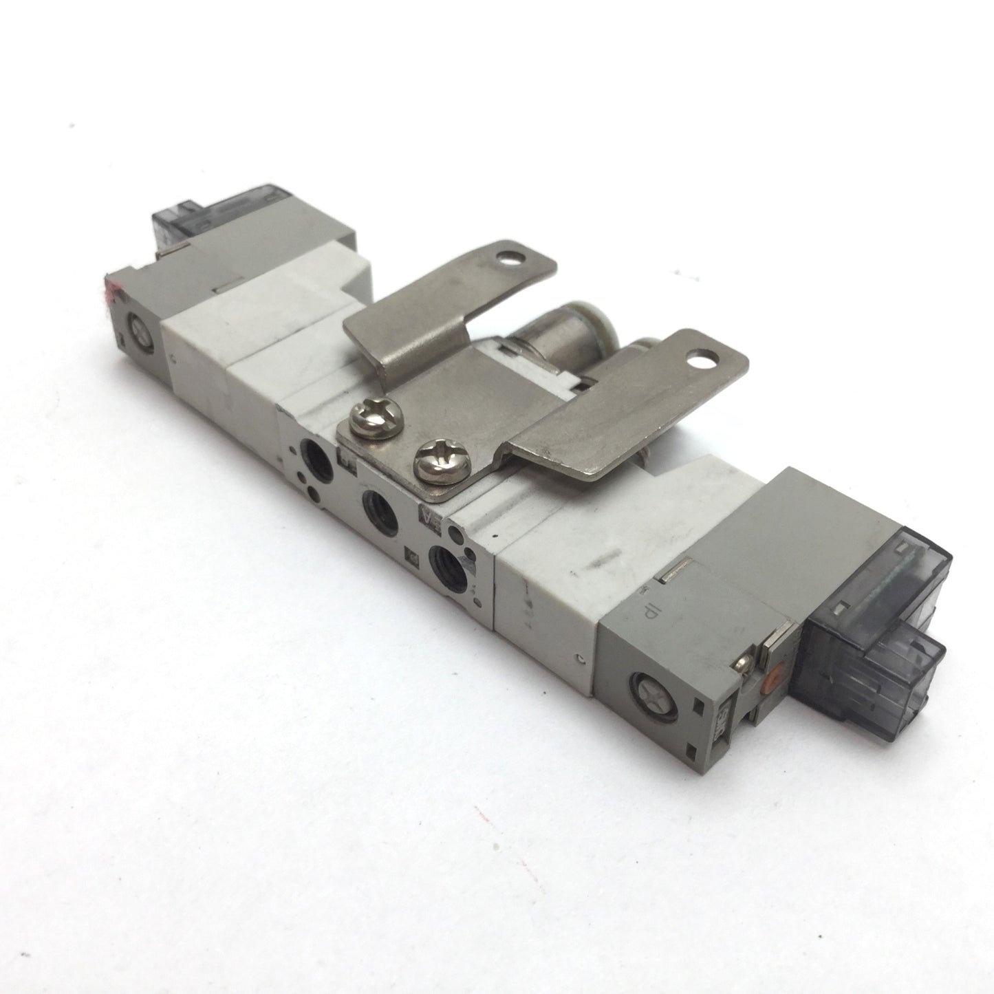 Used SMC SY3320-5LOZ-N3 Solenoid Valve, 3-Position 5-Port, 24VDC, 0.2-0.7MPa, M5x0.8