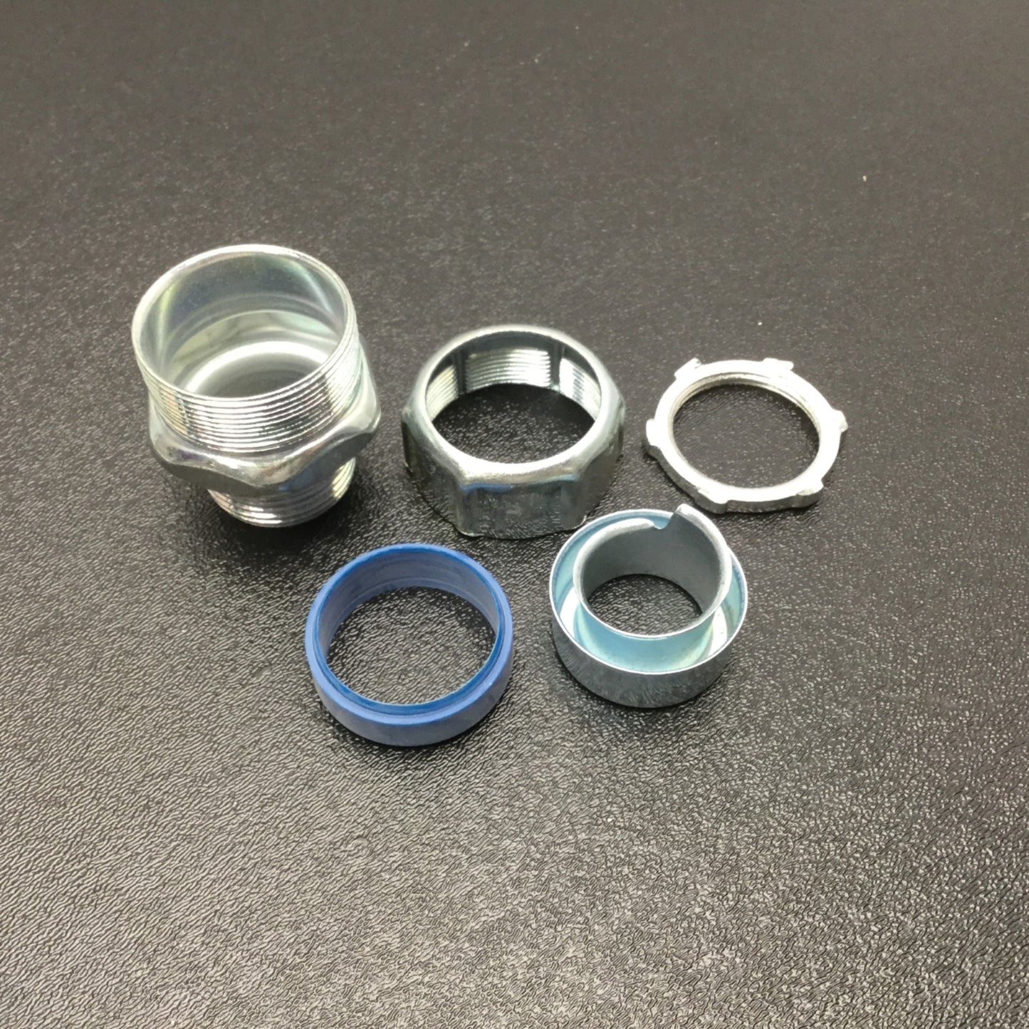 New Lot Of 8 Thomas & Betts 8323 1" Nylon Insulated Threadless Fittings 1" To 1"NPT