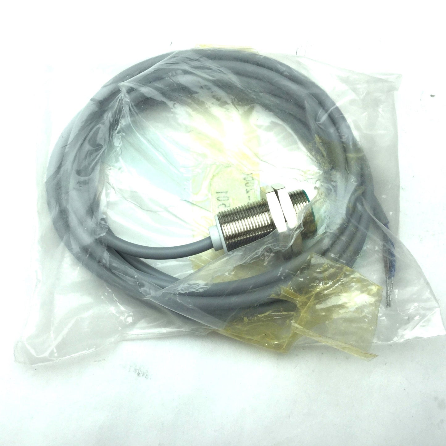 New Baumer IFRM 18P1701/L Proximity Sensor, 12-30VDC, PNP, NO, 8mm-Range