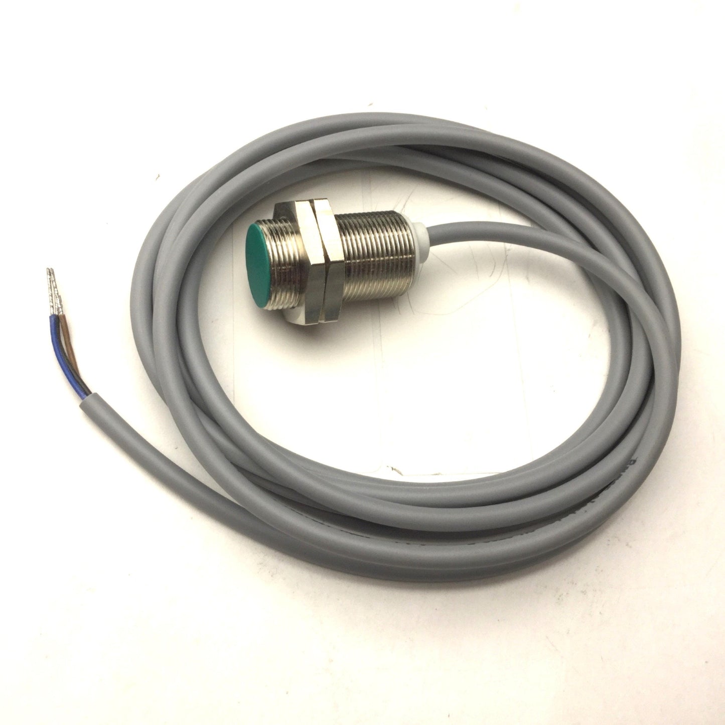 New Baumer IFRM 18P1701/L Proximity Sensor, 12-30VDC, PNP, NO, 8mm-Range